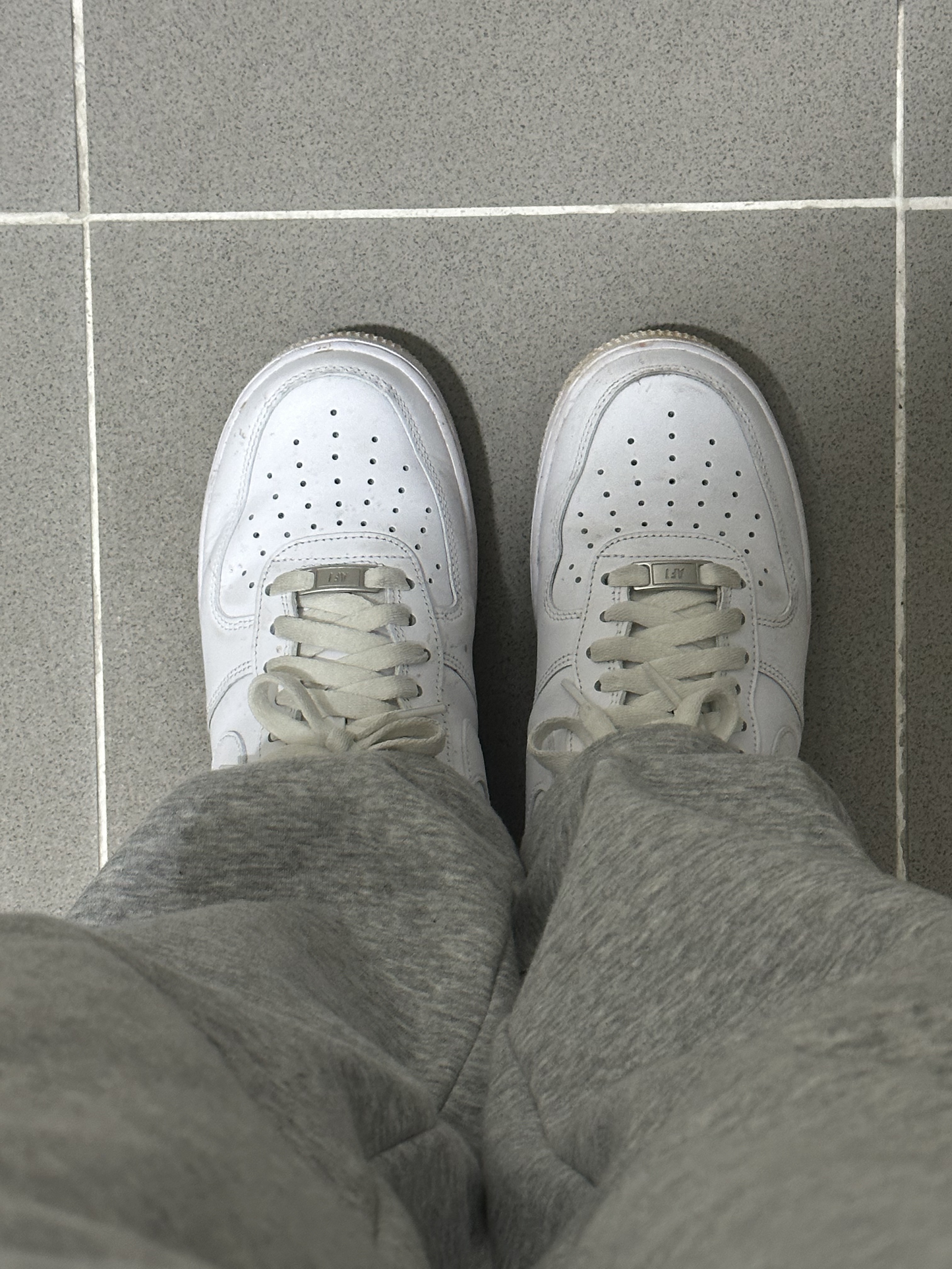 Nike Air Force 1 '07 Low White 착용 스타일 - 2