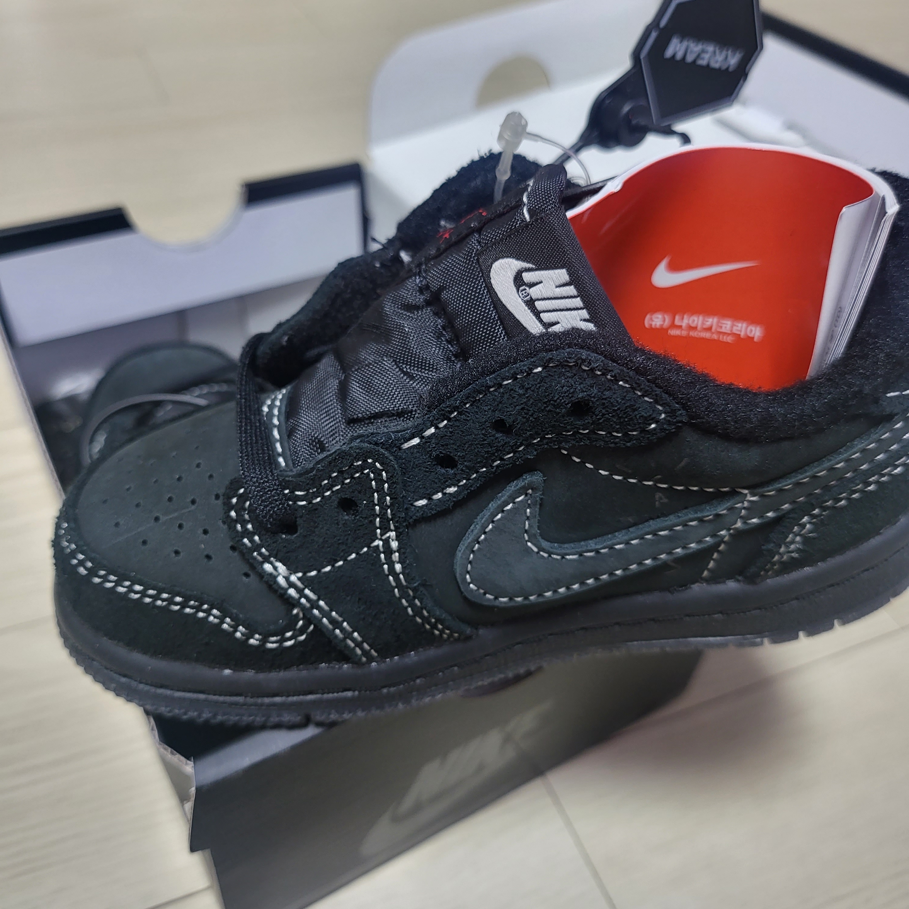 (TD) Jordan 1 x Travis Scott Retro Low OG SP Black Phantom 착용 스타일