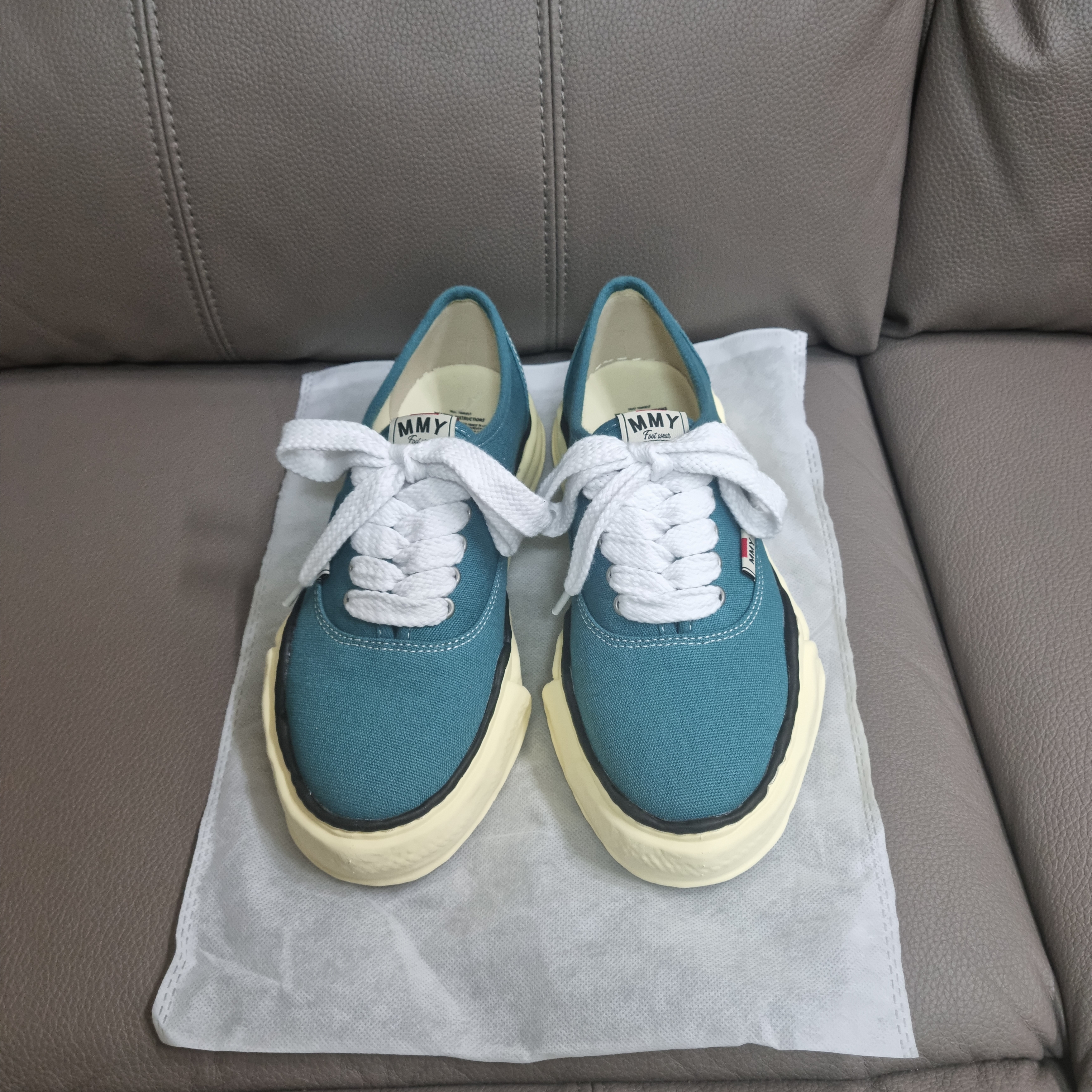 Maison Mihara Yasuhiro Baker OG Sole OD Canvas Low-top Sneakers Blue 착용 스타일 - 1
