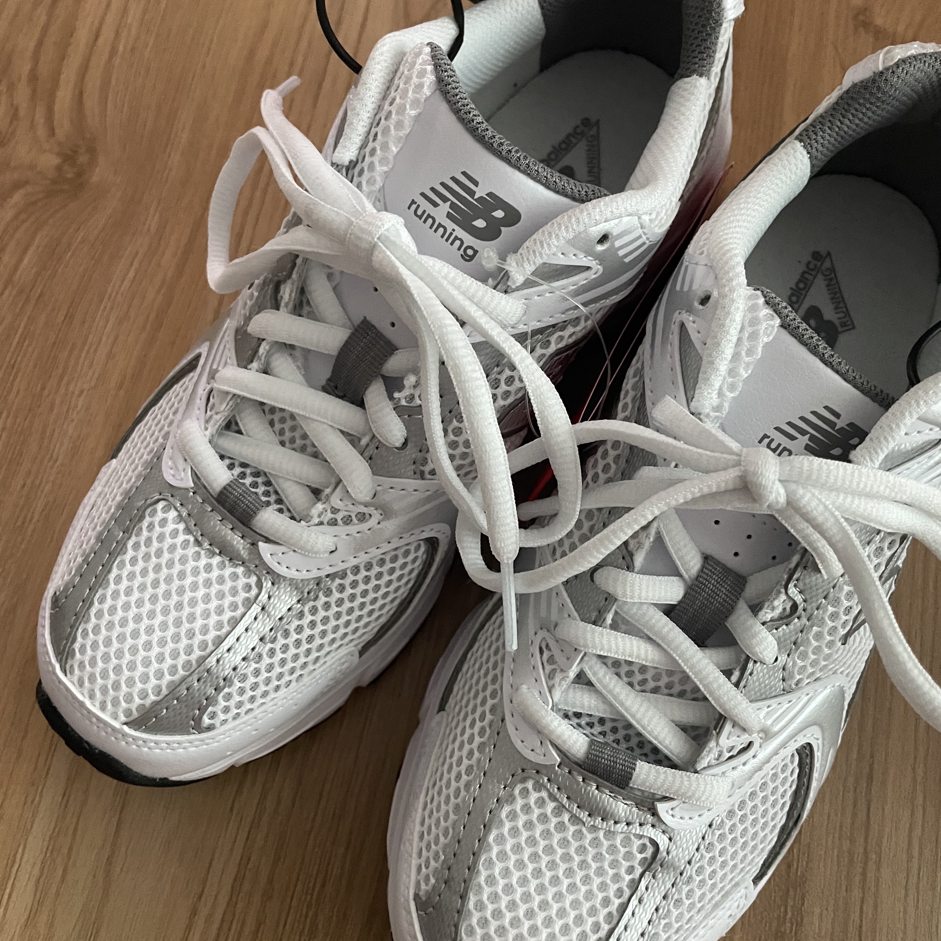New Balance 530 White Silver 착용 스타일
