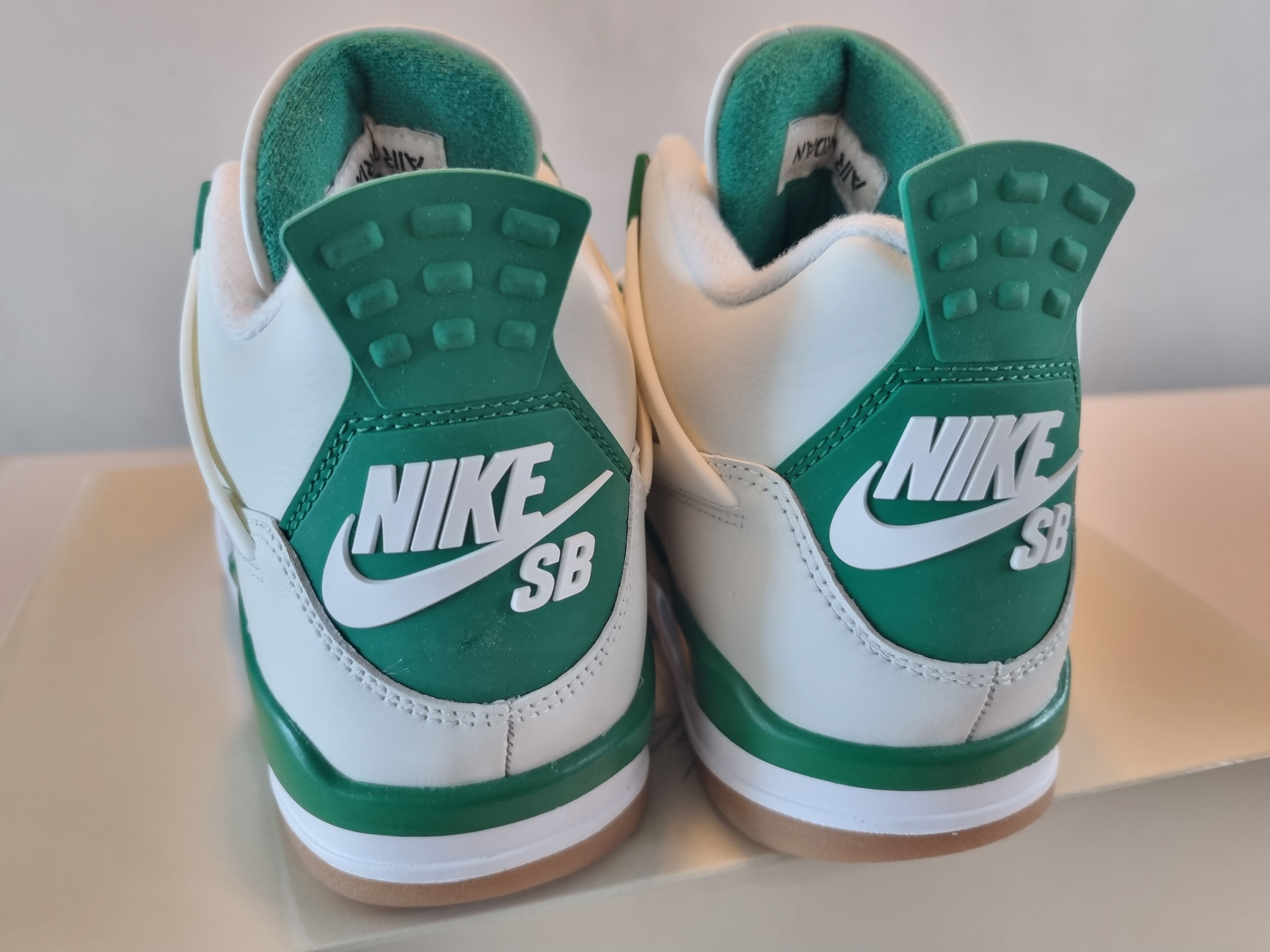 Jordan 4 x Nike SB Retro SP Pine Green 착용 스타일 - 4