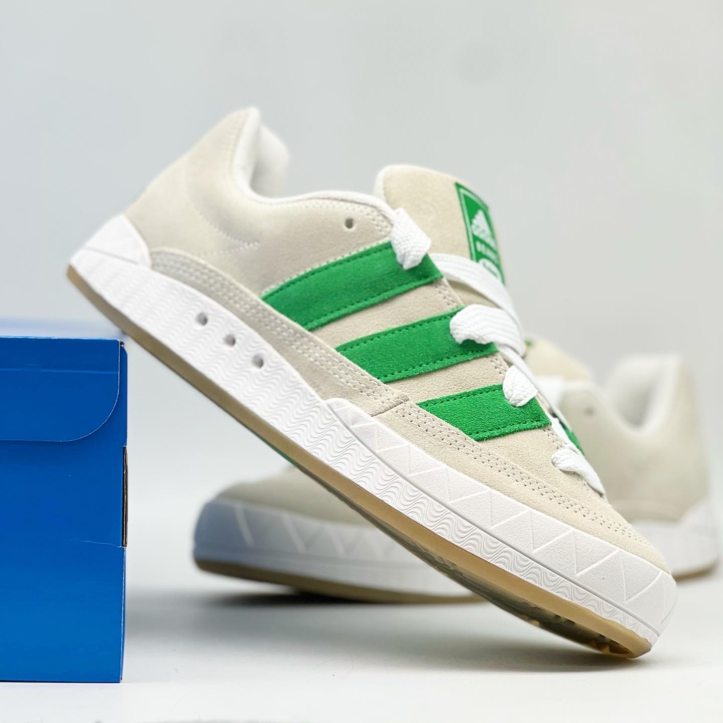 Adidas x Bodega x Beams Adimatic Off White Green 착용 스타일 - 4