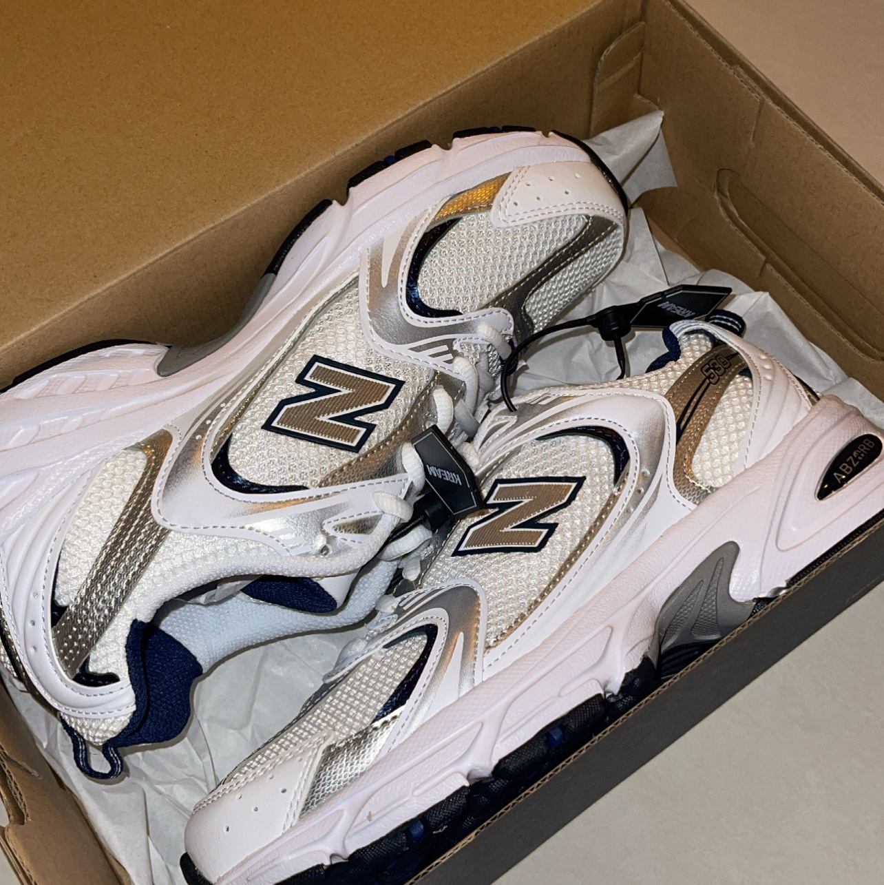 New Balance 530 White 착용 스타일