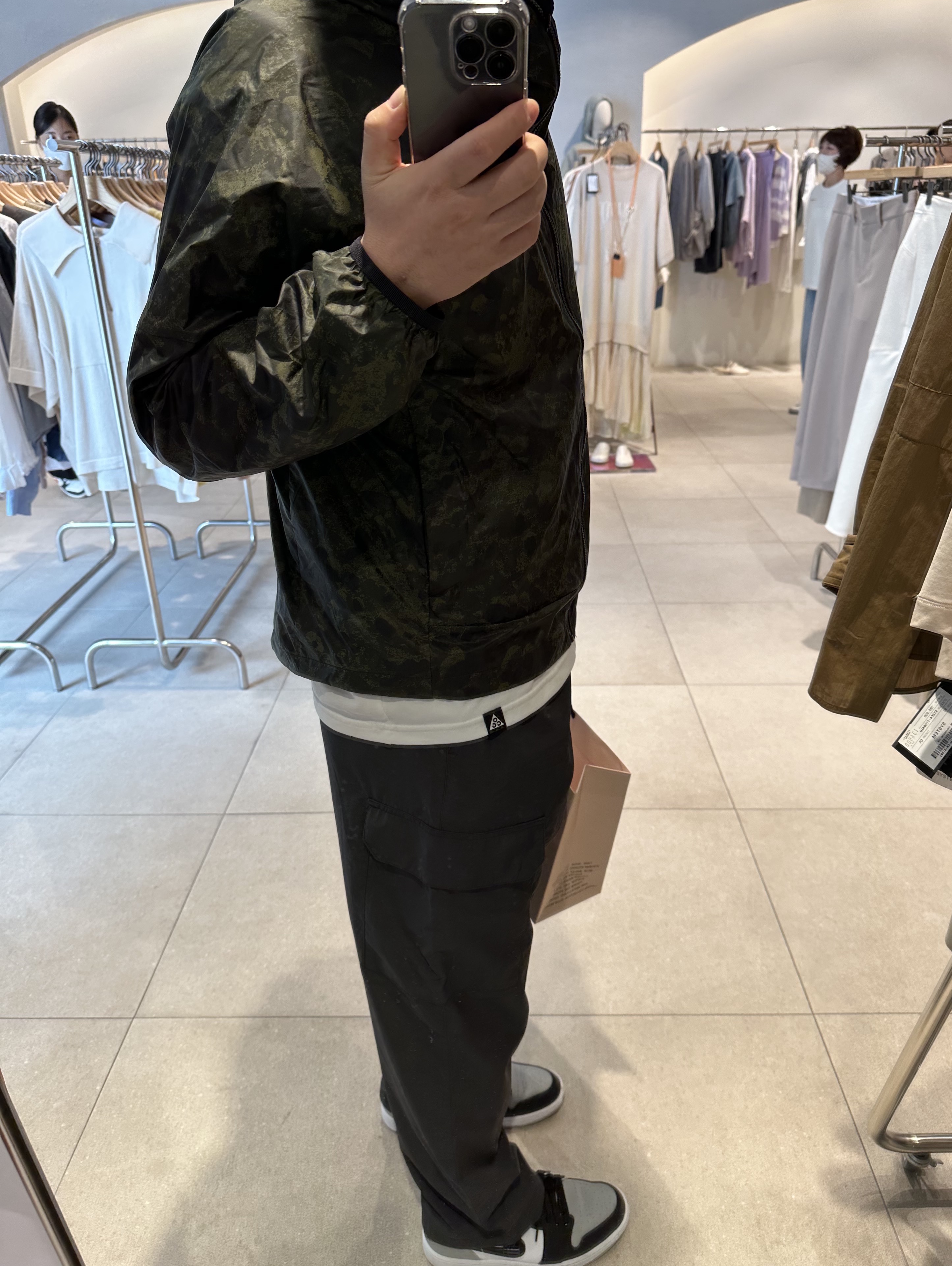Jordan 1 Low Light Smoke Grey Black, Nike ACG Cinder Cone Windproof Jacket Sequoia - Asia 착용 스타일