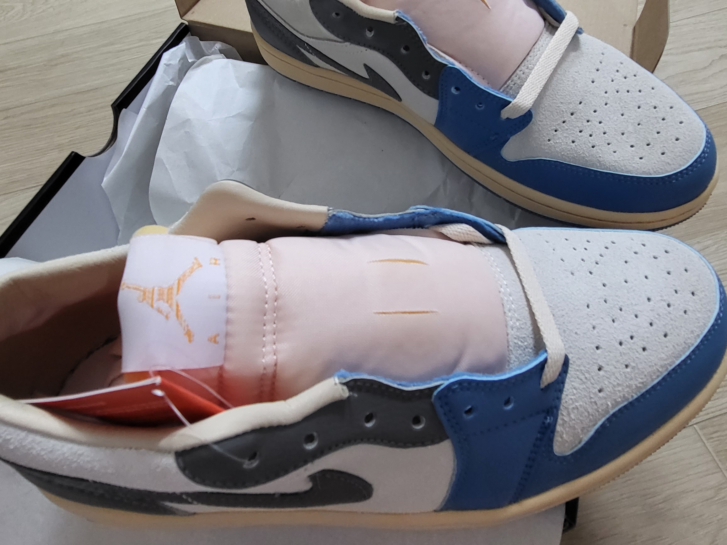 Jordan 1 Low SE Tokyo 96 착용 스타일 - 2