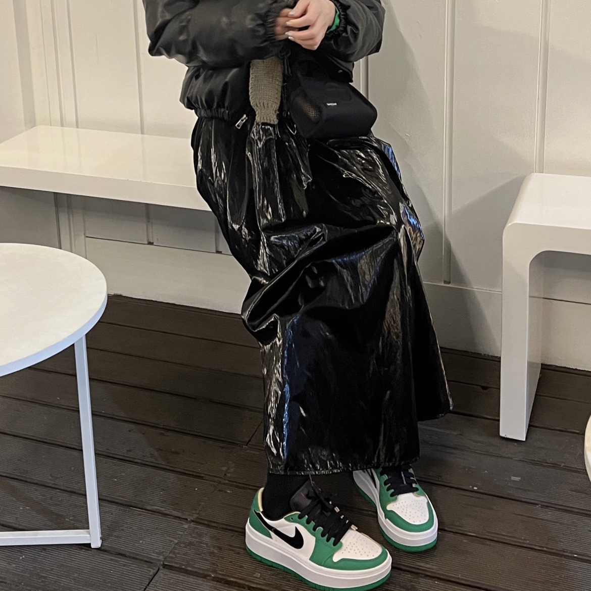 (W) Jordan 1 Elevate Low SE Lucky Green, Telfar x Eastpak Small Shopper Black 착용 스타일 - 3