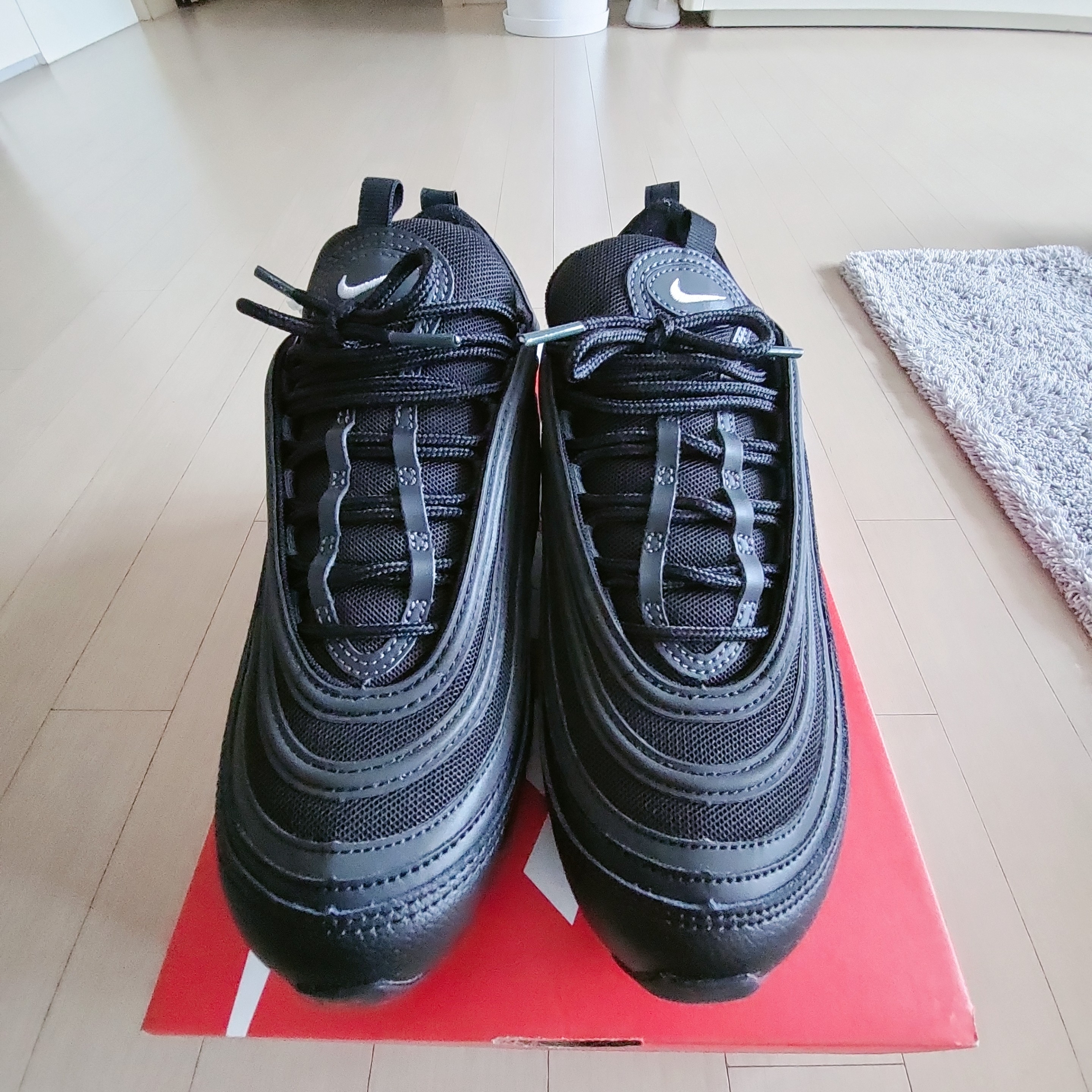 Nike Air Max 97 Black White Anthracite 착용 스타일 - 2