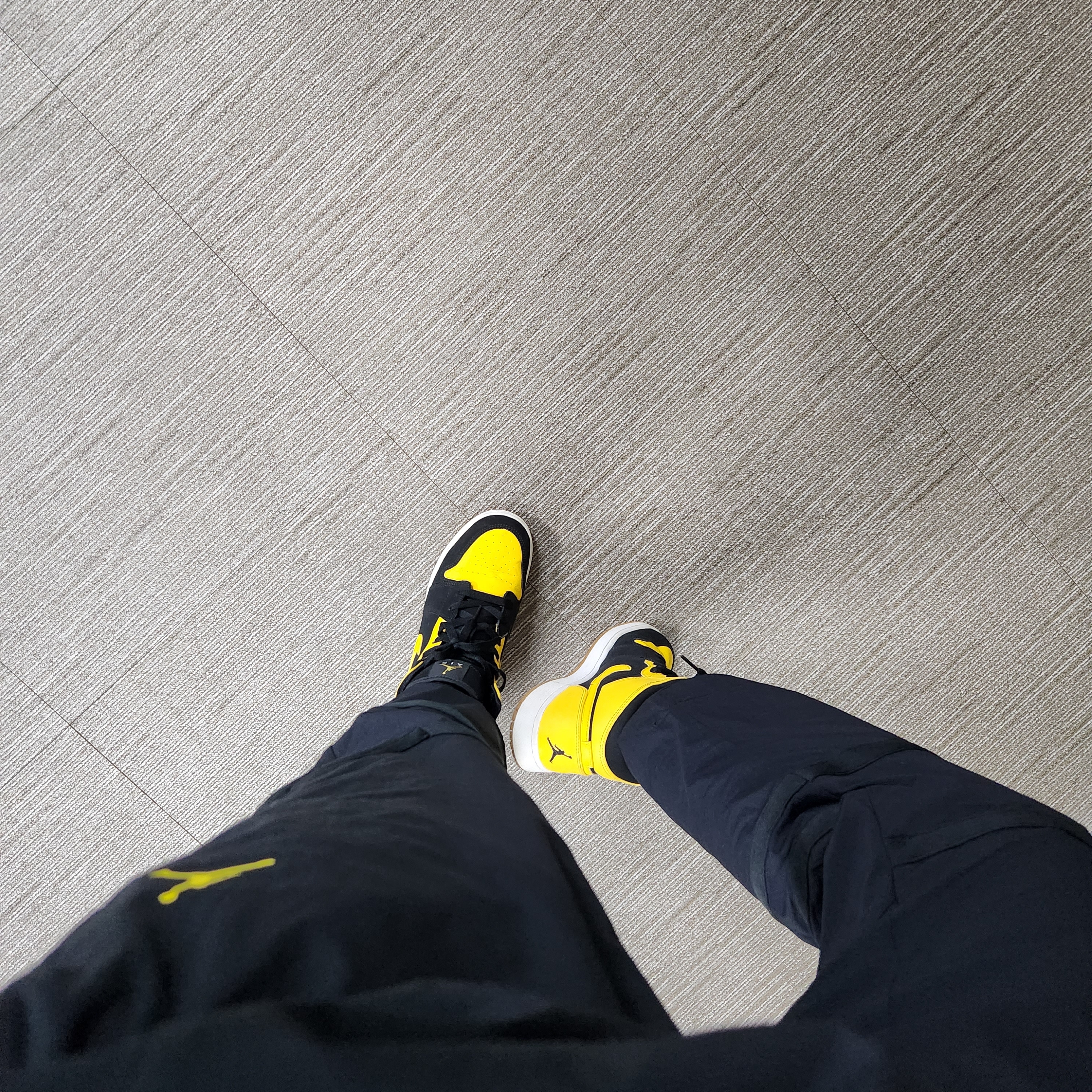 Jordan 1 Retro Mid New Love 2017 착용 스타일