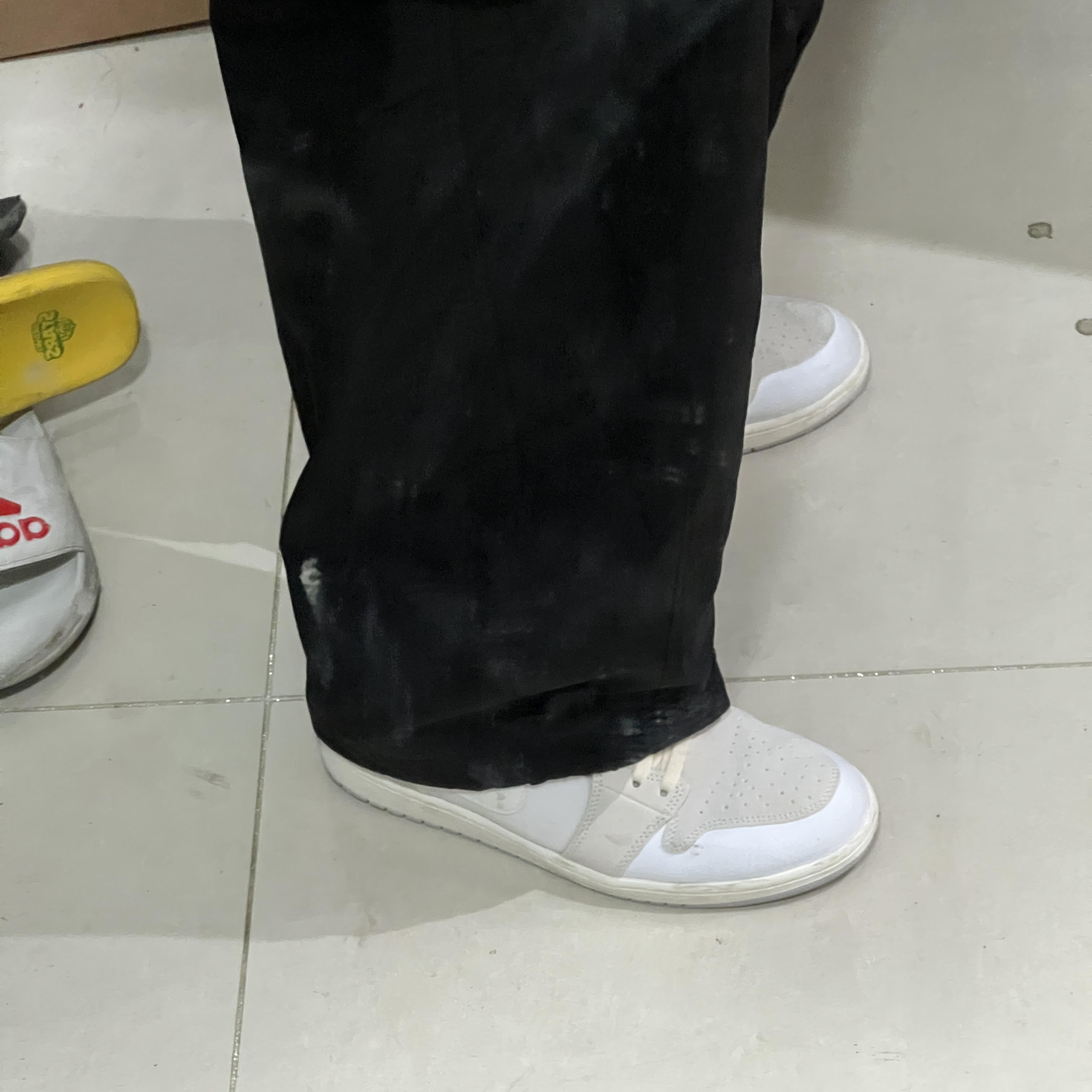 Jordan 1 Mid SE Craft White and Phantom 착용 스타일 - 5