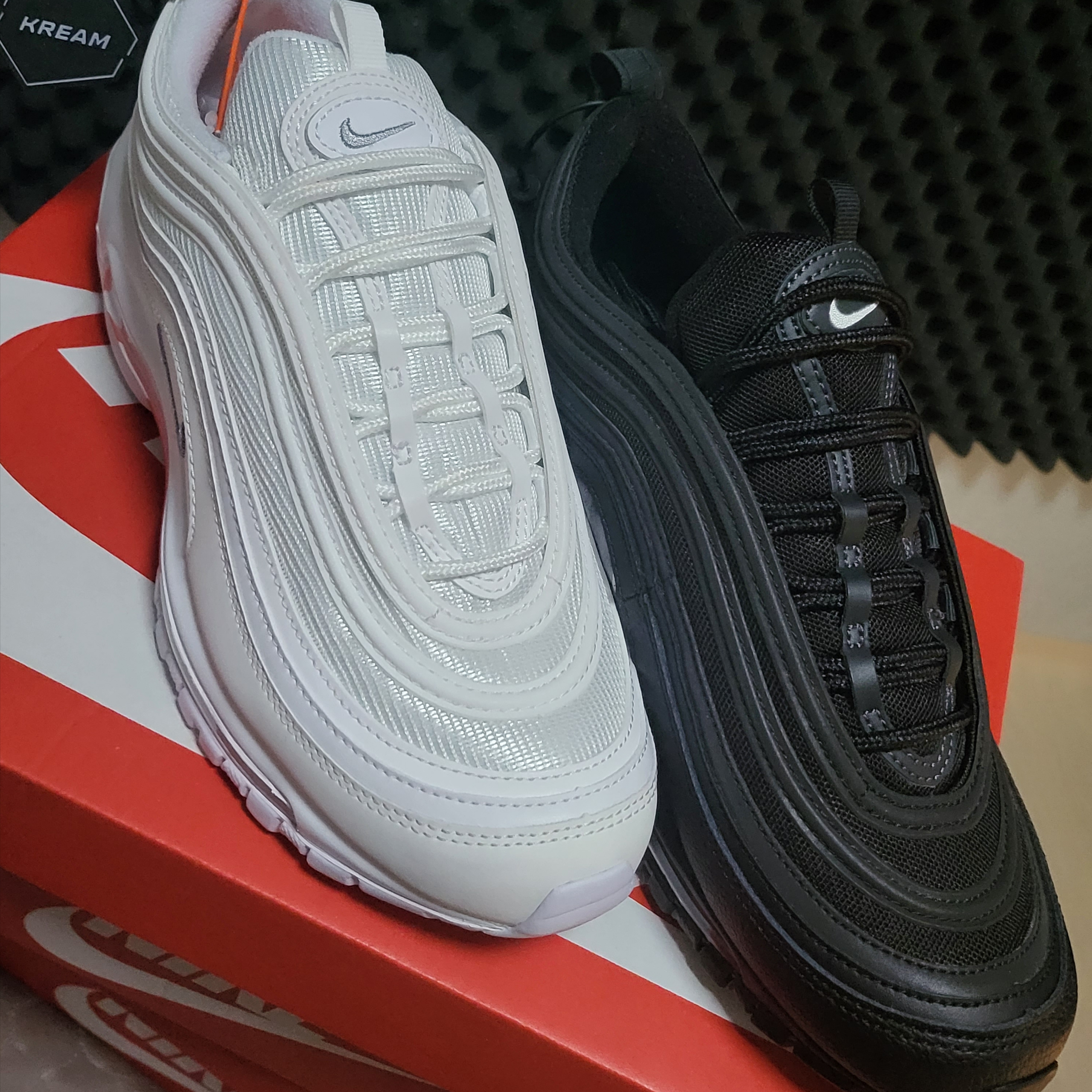 Nike Air Max 97 Black White Anthracite 착용 스타일