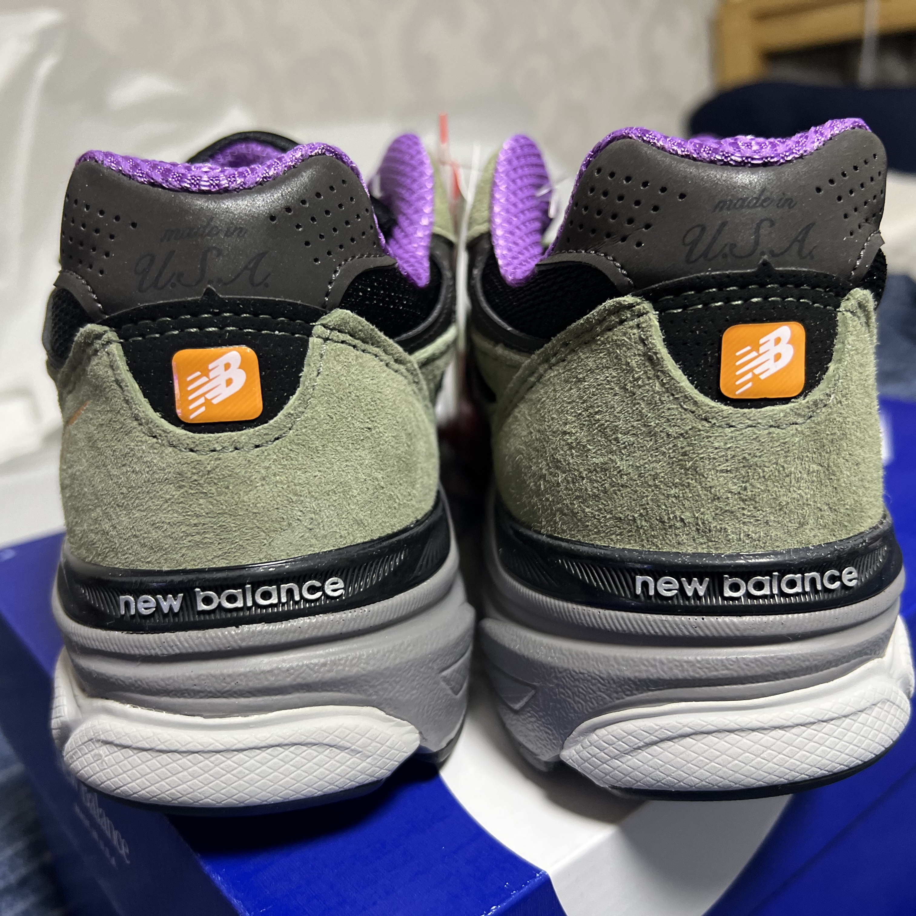New Balance 990v3 Made in USA Olive Leaf Black 착용 스타일 - 3