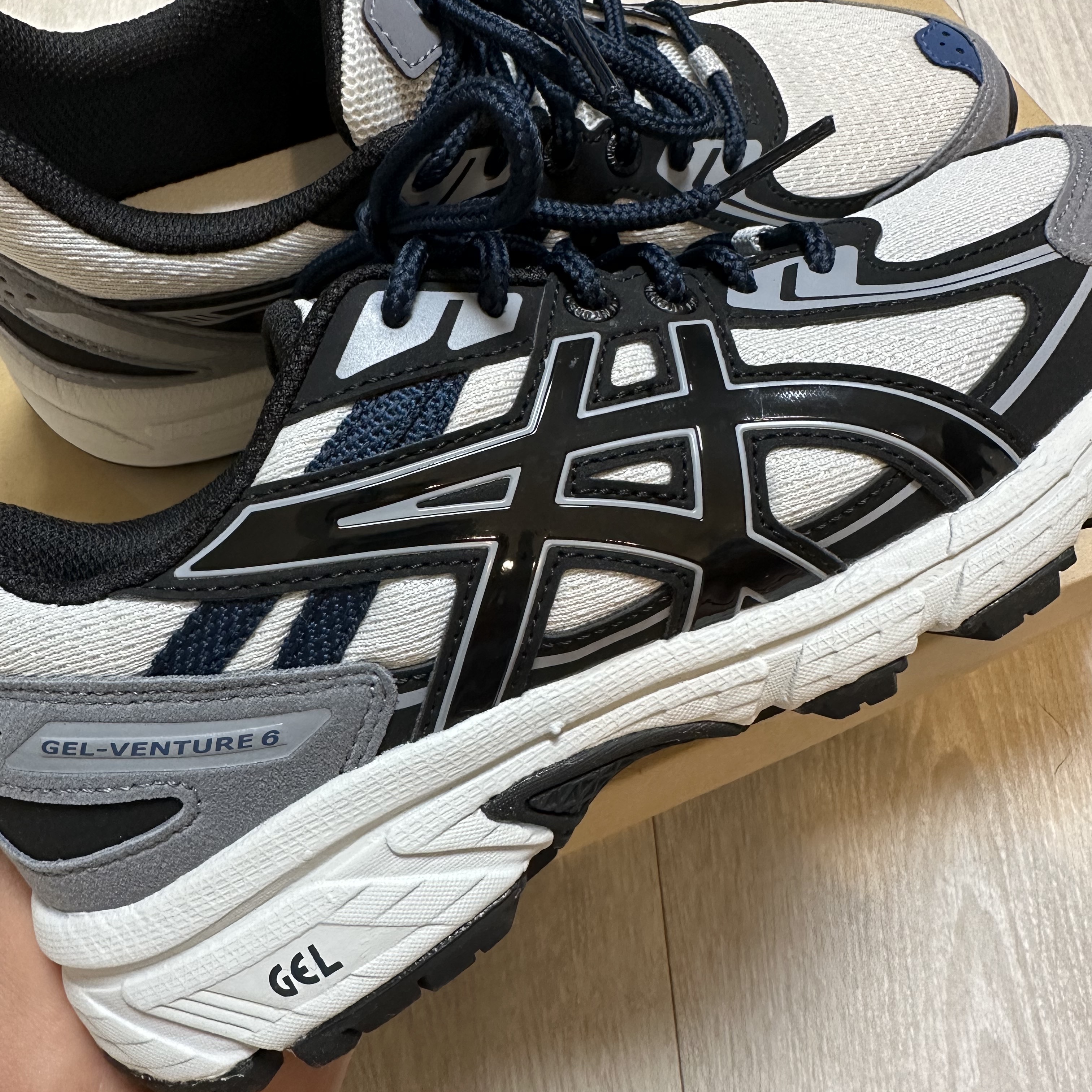 Asics Gel-Venture 6 SPS Glacier Grey 착용 스타일 - 3