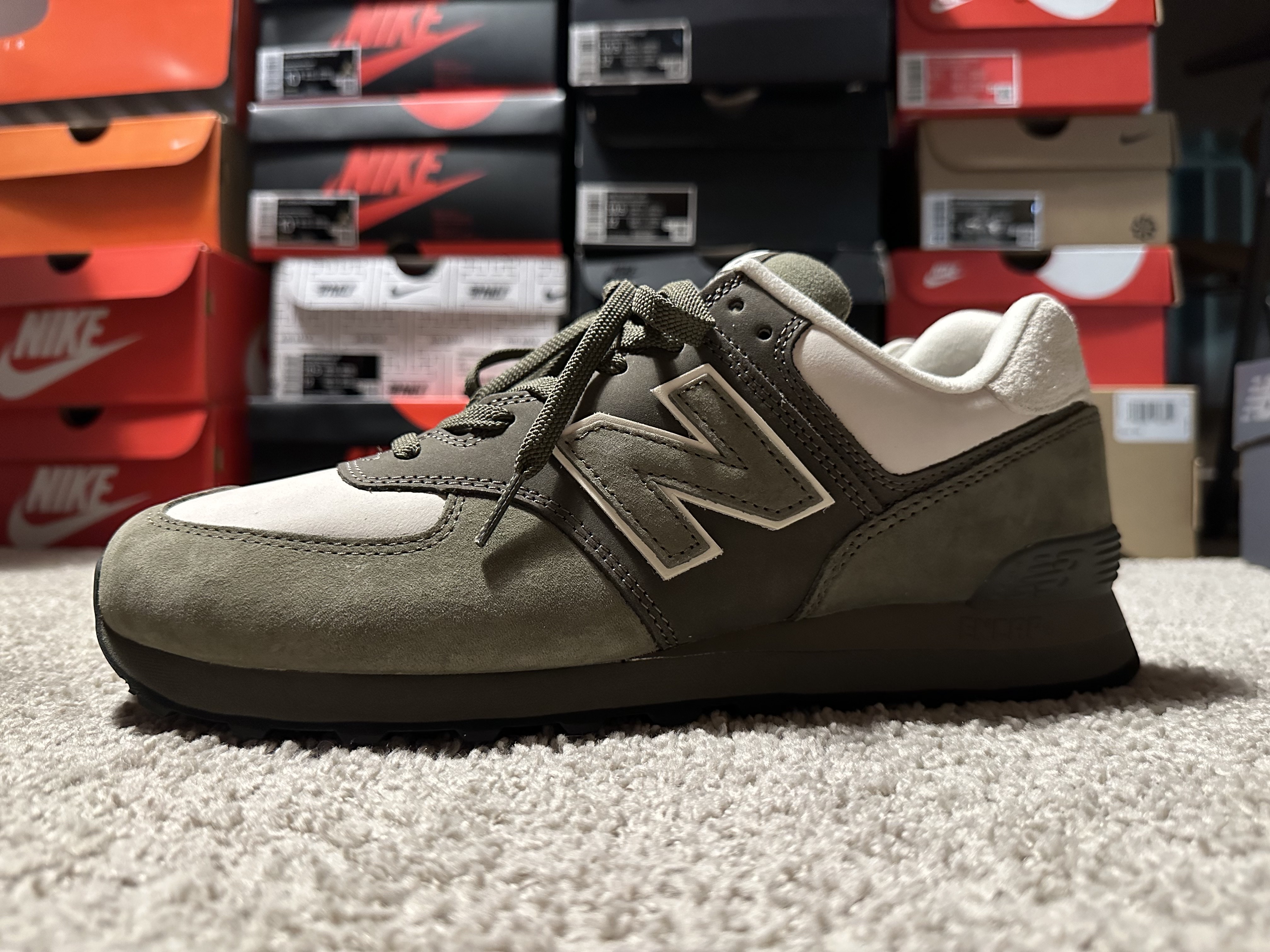 New Balance x Comme des Garcons Junya Watanabe Man 574 Suede Khaki Off White 착용 스타일 - 4