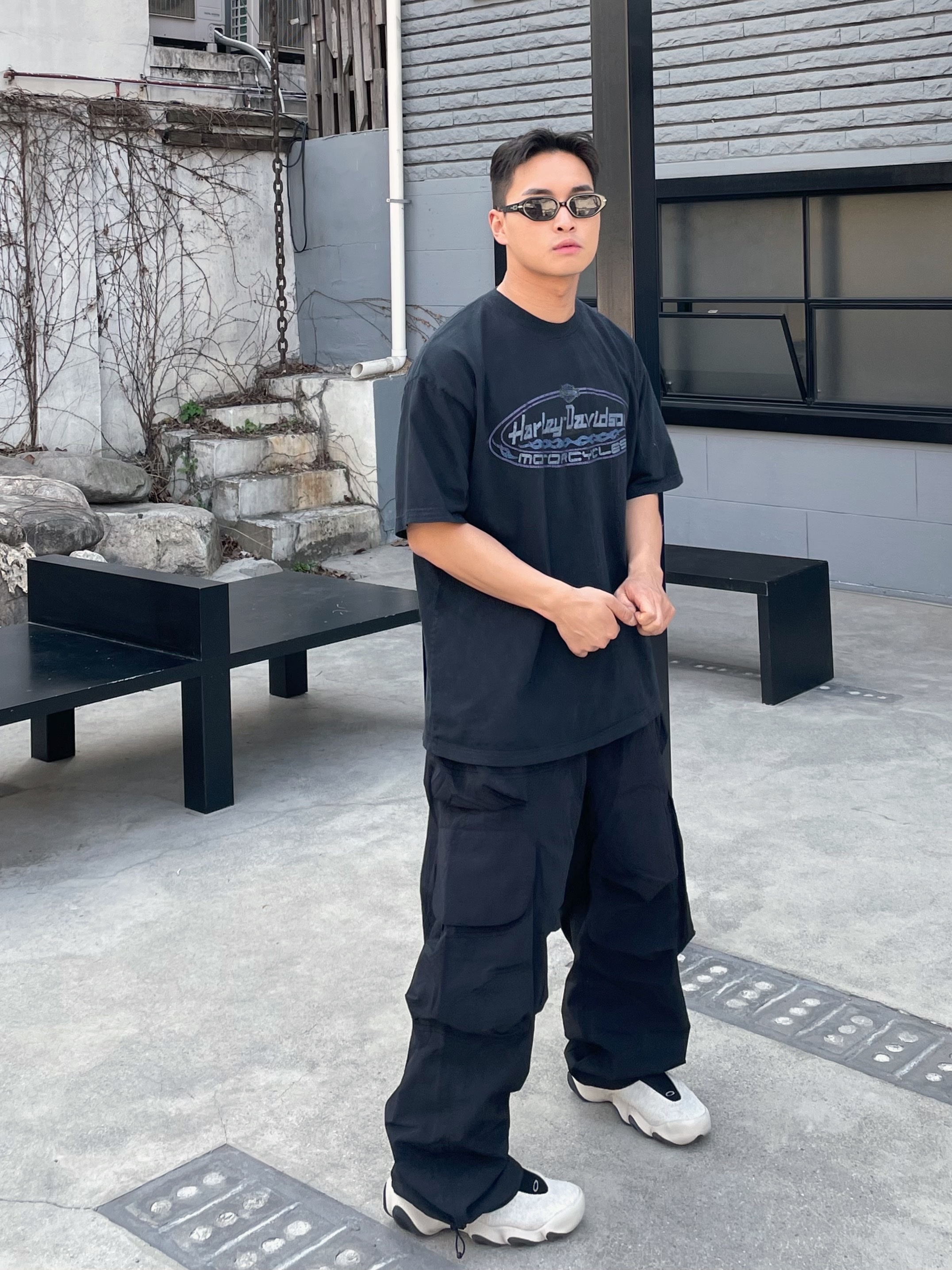 Oakley Factory Team x Brain Dead Flesh Milk Black 착용 스타일