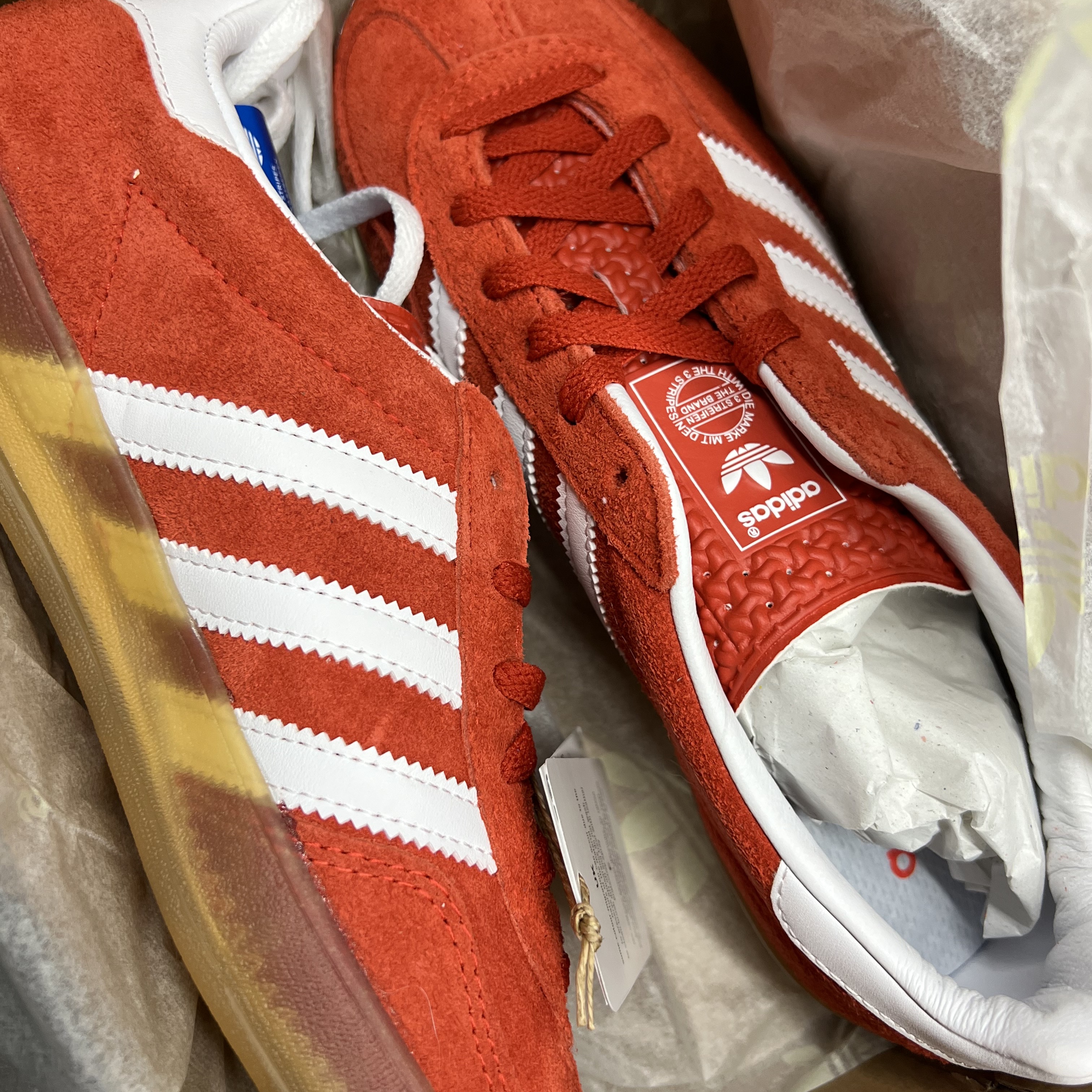 (W) Adidas Gazelle Indoor Bold Orange Cloud White, (W) Adidas Gazelle Indoor Orange Peel Cloud White 착용 스타일 - 1