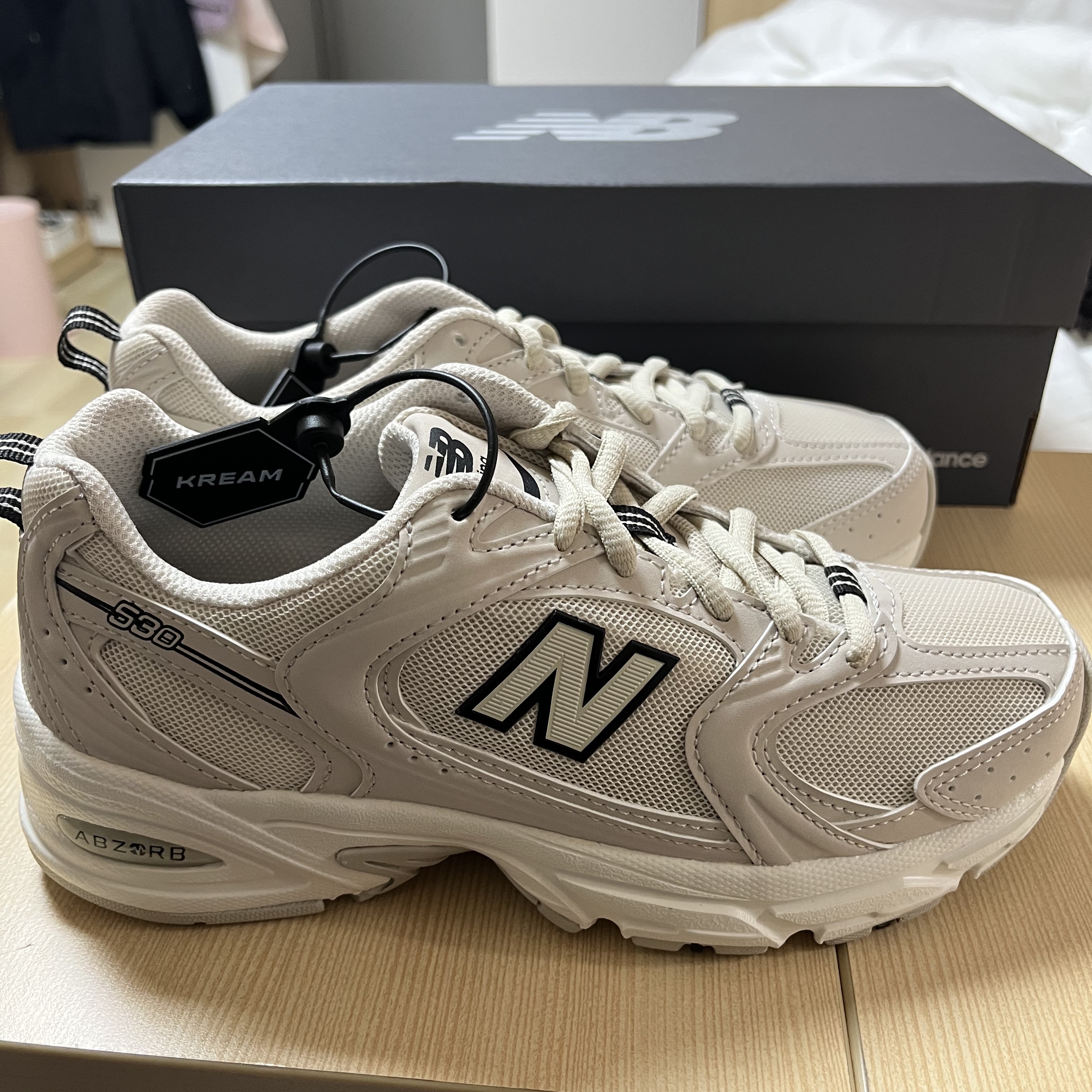 New Balance 530 Ivory 착용 스타일