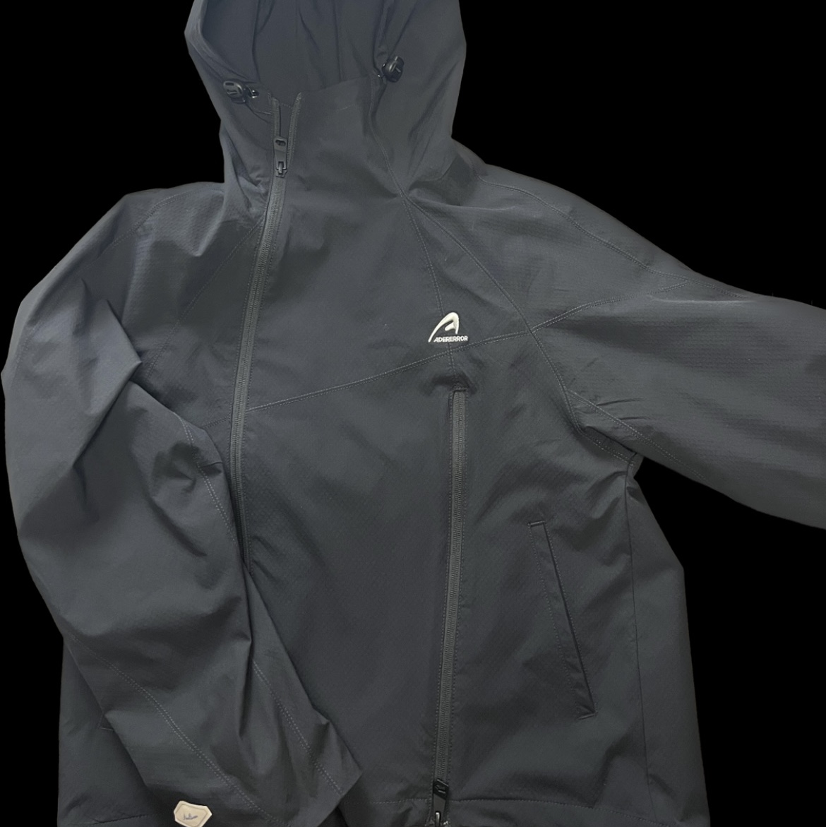 Ader Error Plue Windbreaker Noir 착용 스타일 - 2