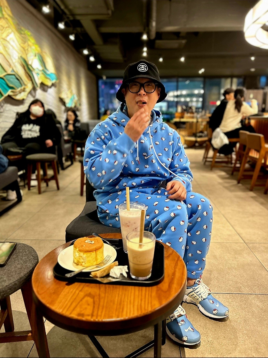 Nike x Hello Kitty NRG Fleece Pants Blue - Asia, Nike x Hello Kitty Air Presto University Blue 착용 스타일 - 3