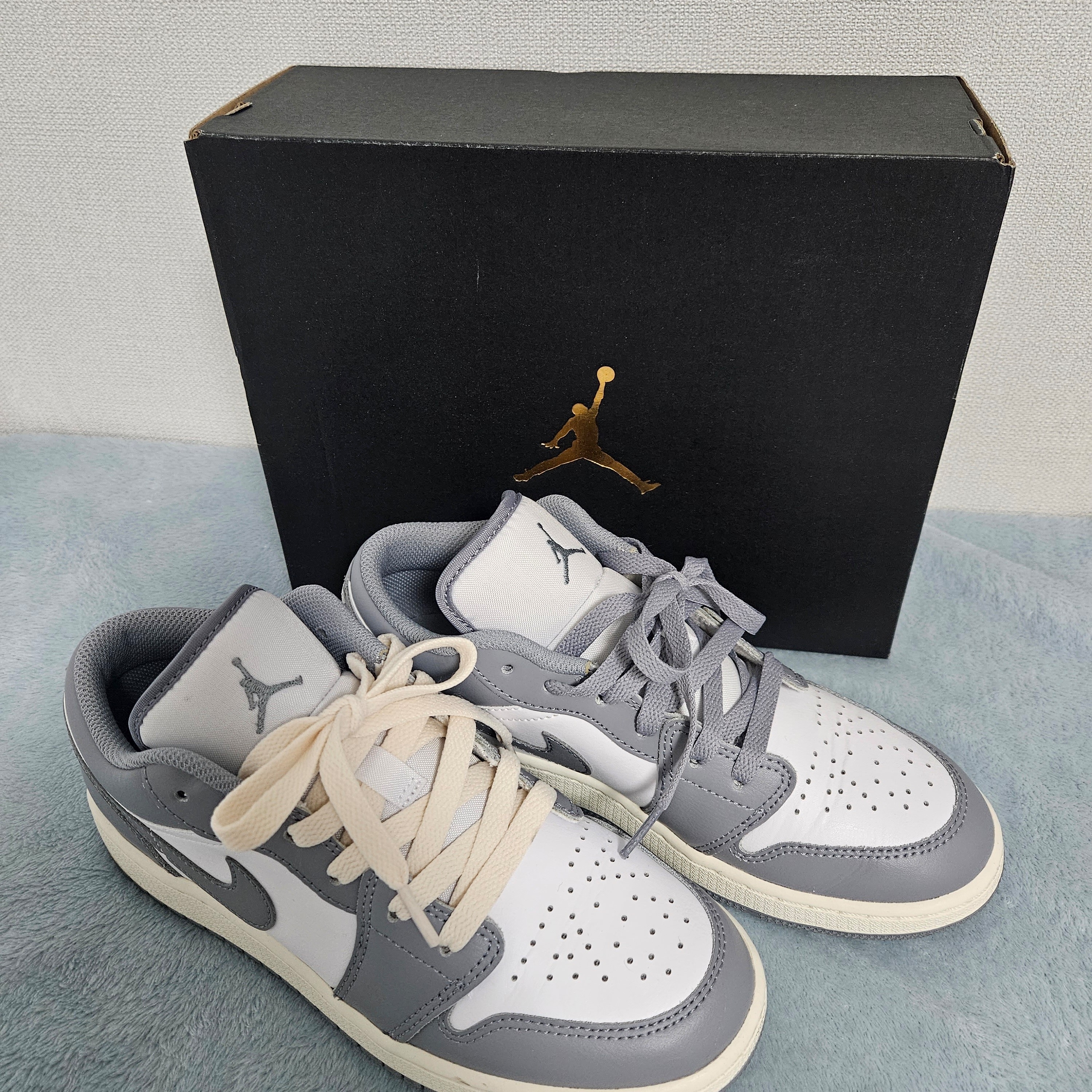 (GS) Jordan 1 Low Stealth and White 착용 스타일 - 2