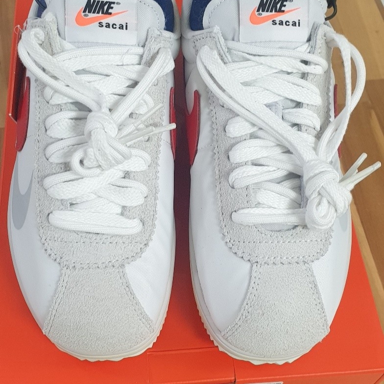 Nike x Sacai Zoom Cortez SP White and University Red 착용 스타일 - 1