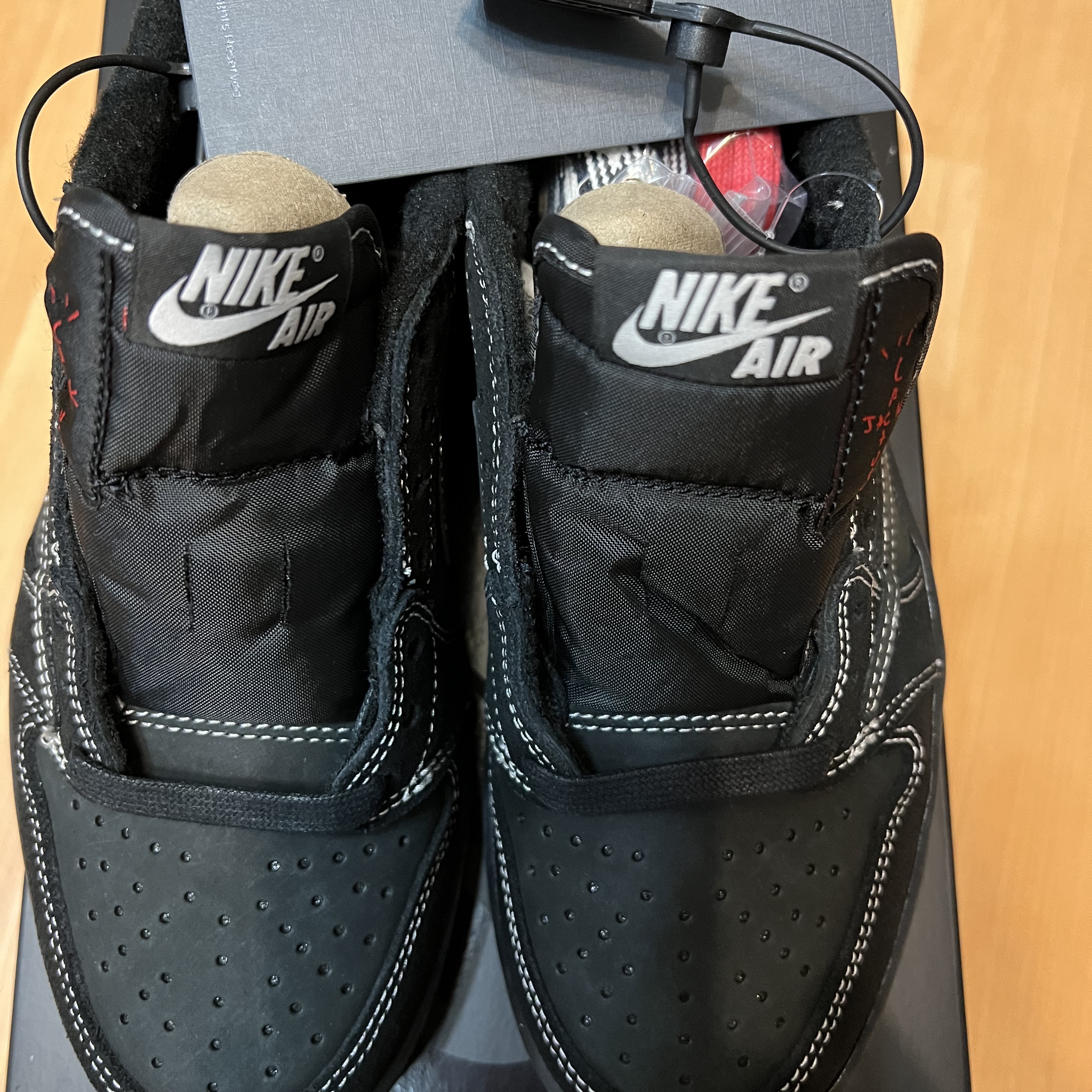 Jordan 1 x Travis Scott Retro Low OG SP Black Phantom 착용 스타일 - 2