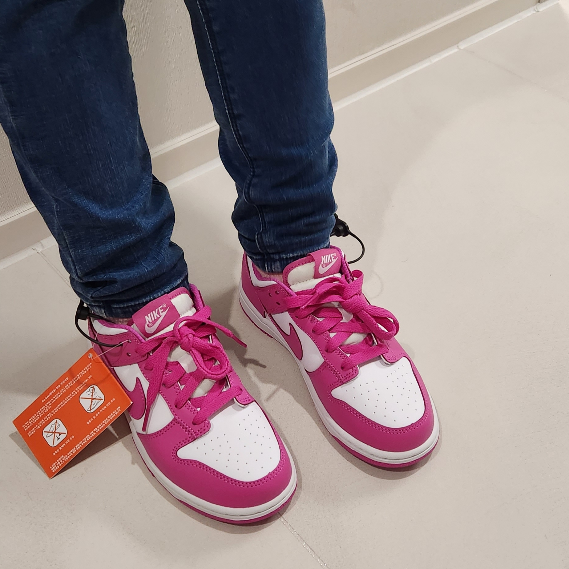 (PS) Nike Dunk Low White Active Fuchsia 착용 스타일 - 2