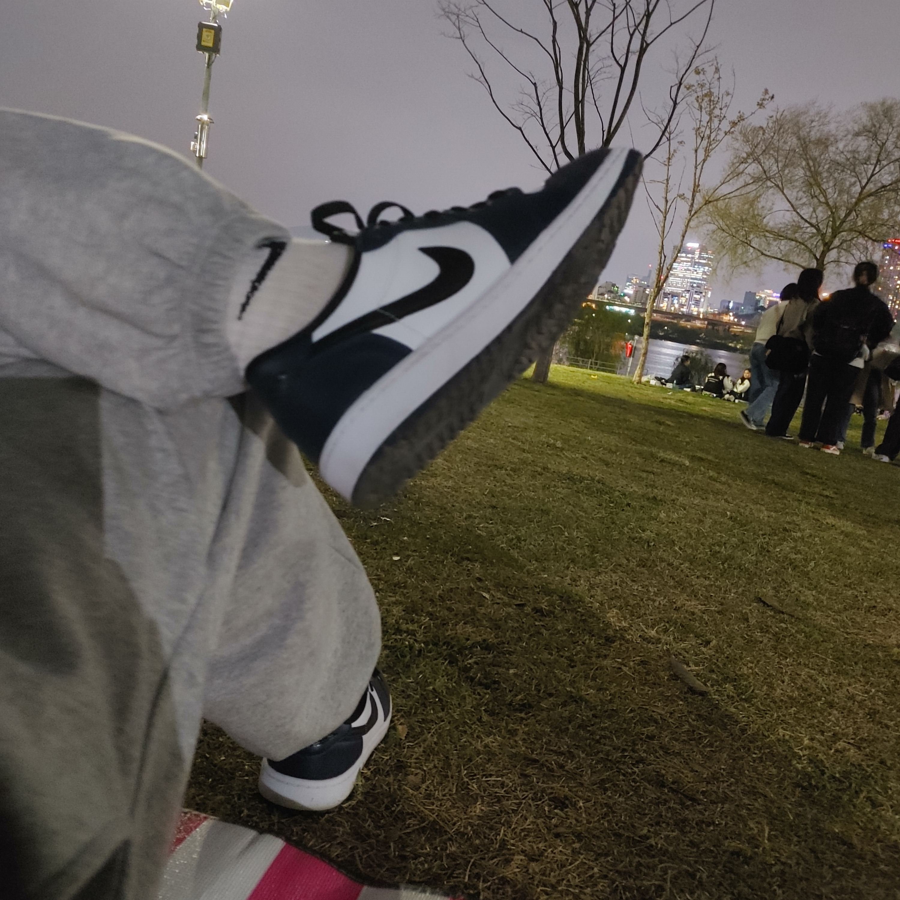 Jordan 1 Low Golf Midnight Navy 착용 스타일 - 1