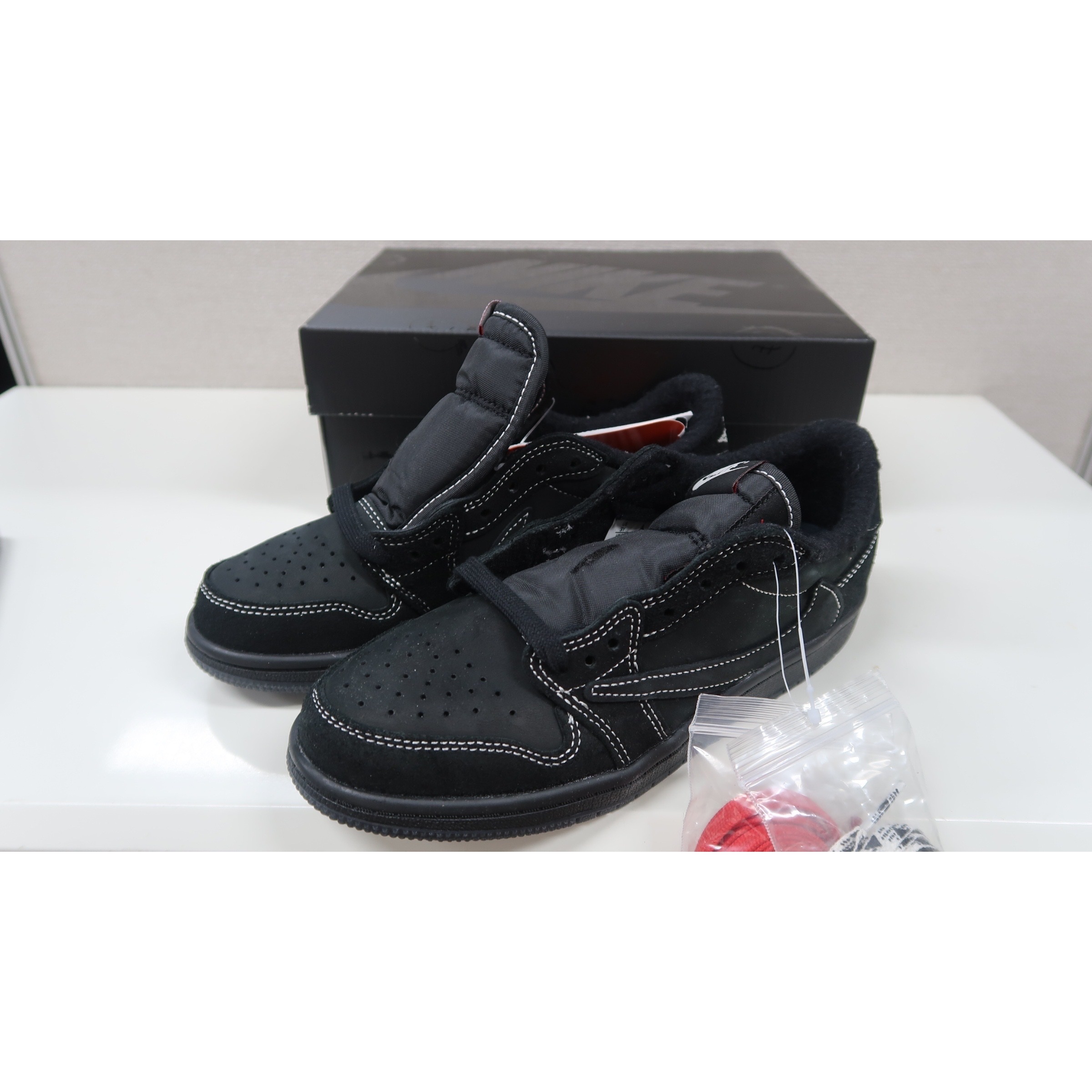 (PS) Jordan 1 x Travis Scott Retro Low OG SP Black Phantom 착용 스타일 - 2