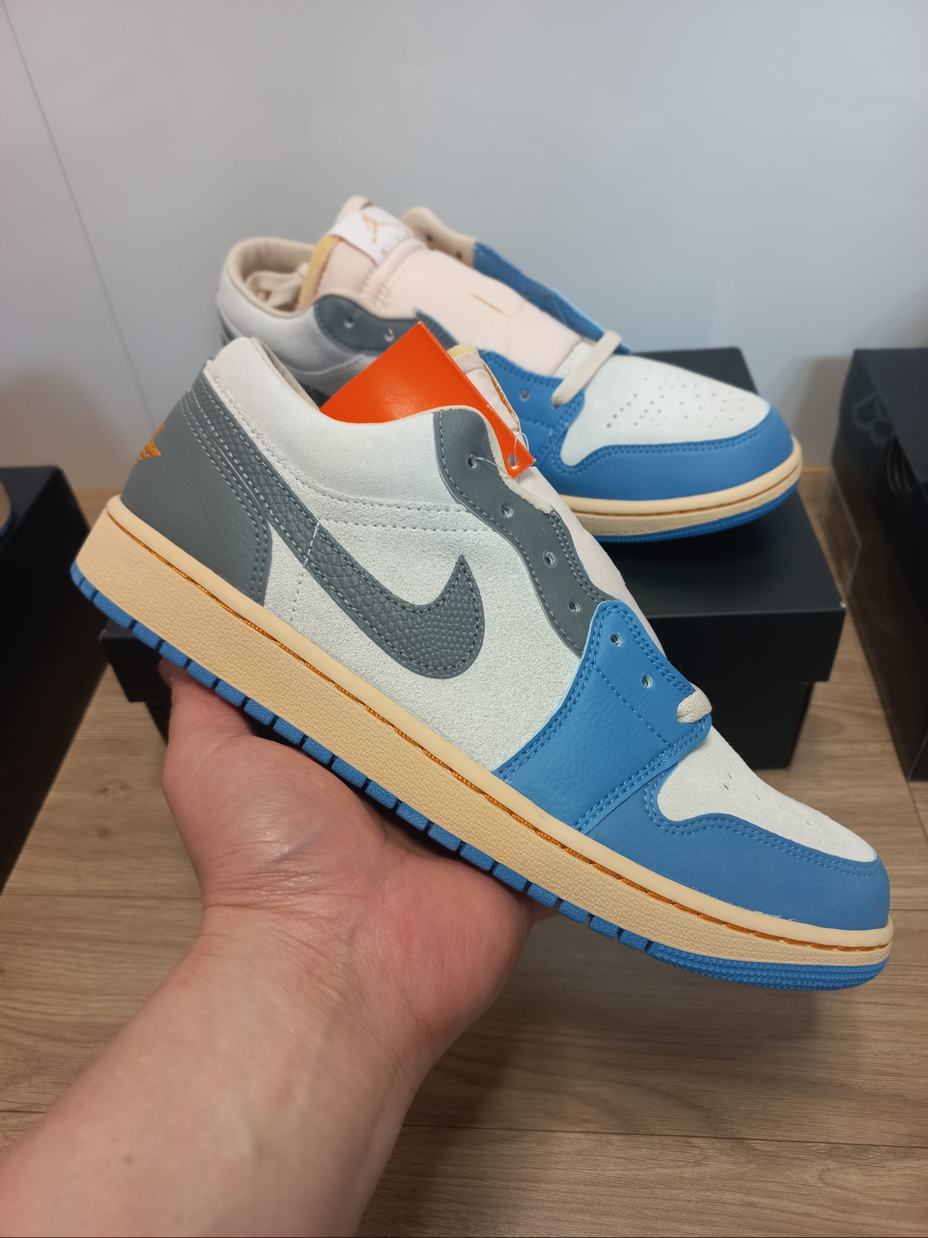 Jordan 1 Low SE Tokyo 96 착용 스타일 - 1
