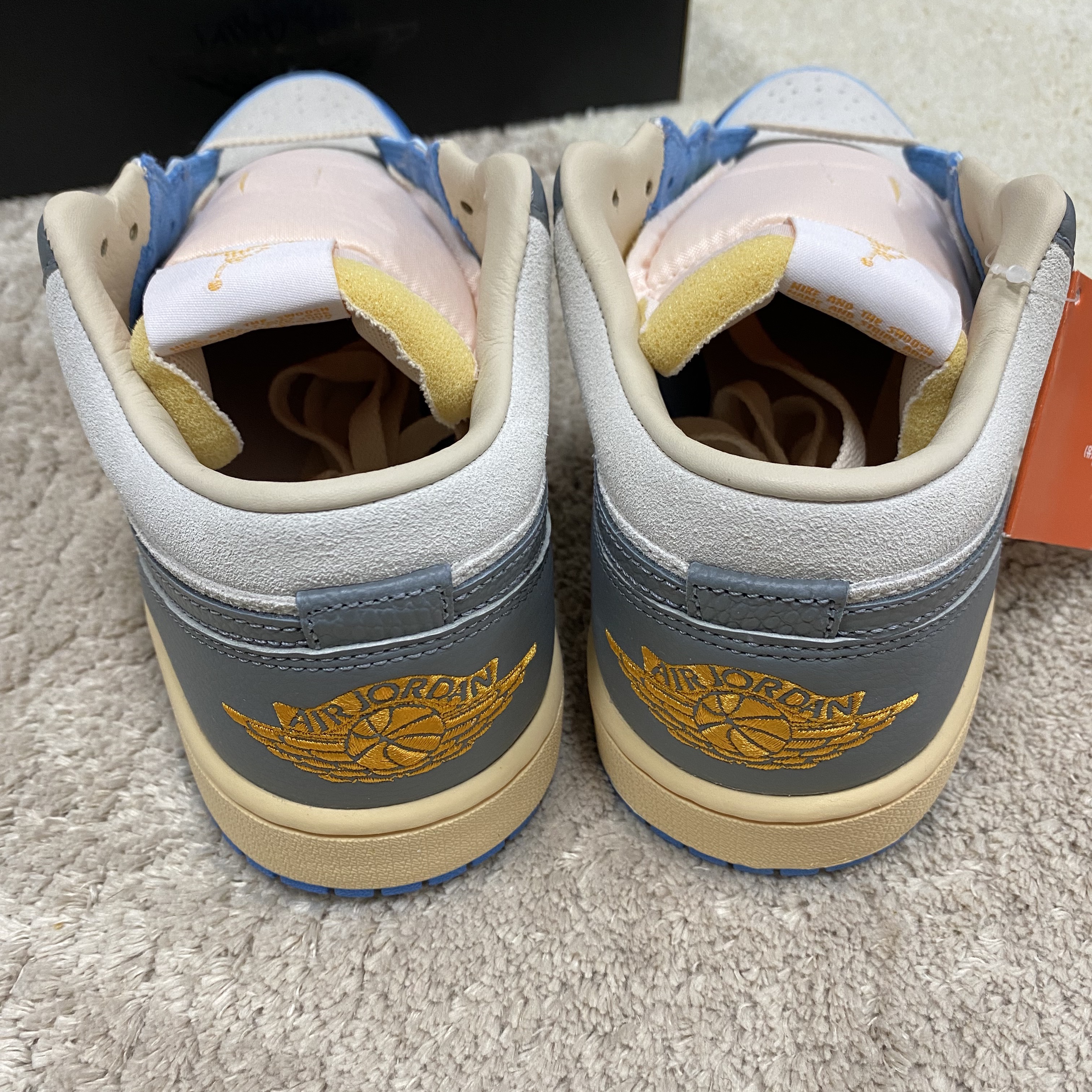 Jordan 1 Low SE Tokyo 96 착용 스타일 - 4