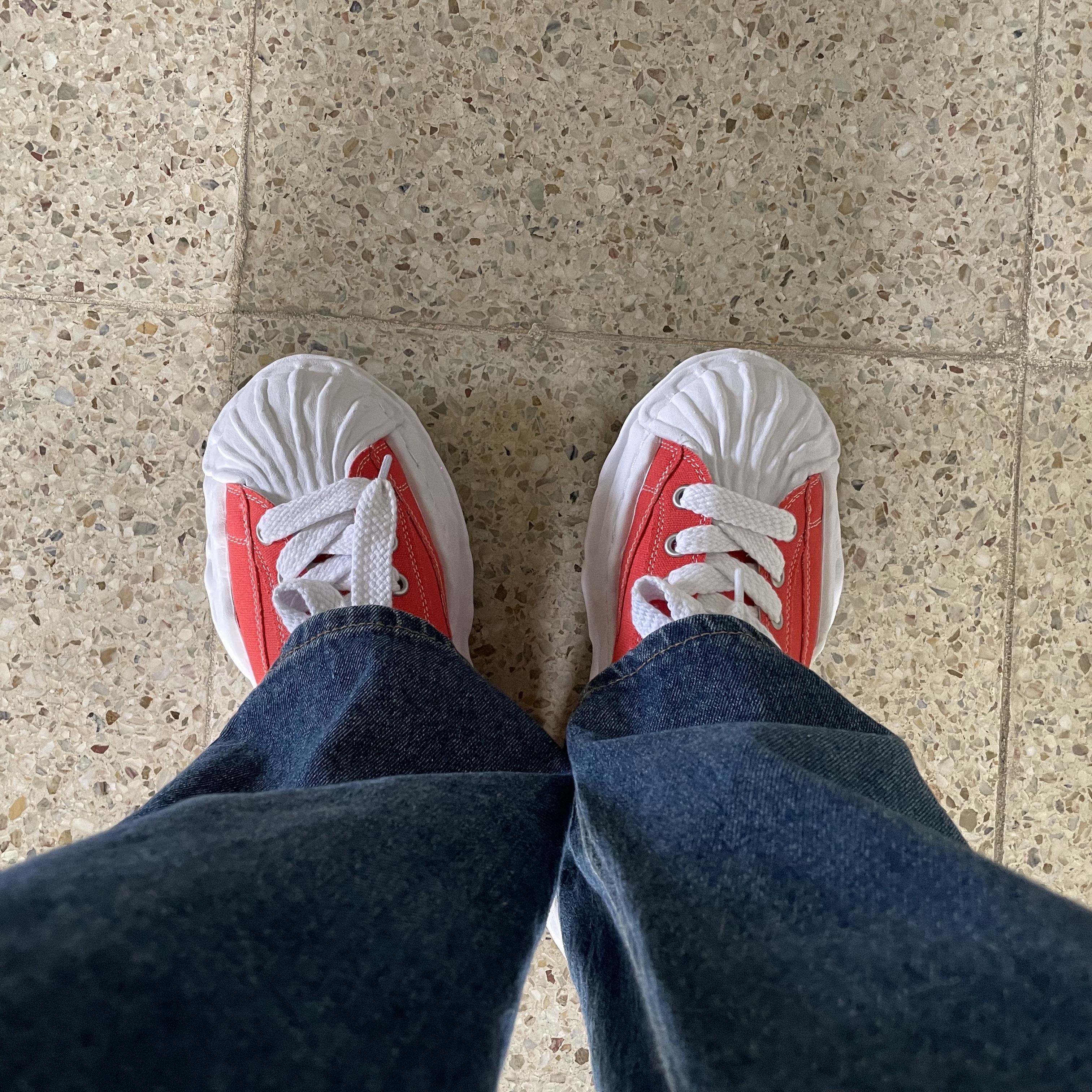 Maison Mihara Yasuhiro Blakey OG Sole Canvas Low-top Sneakers Orange 착용 스타일 - 3