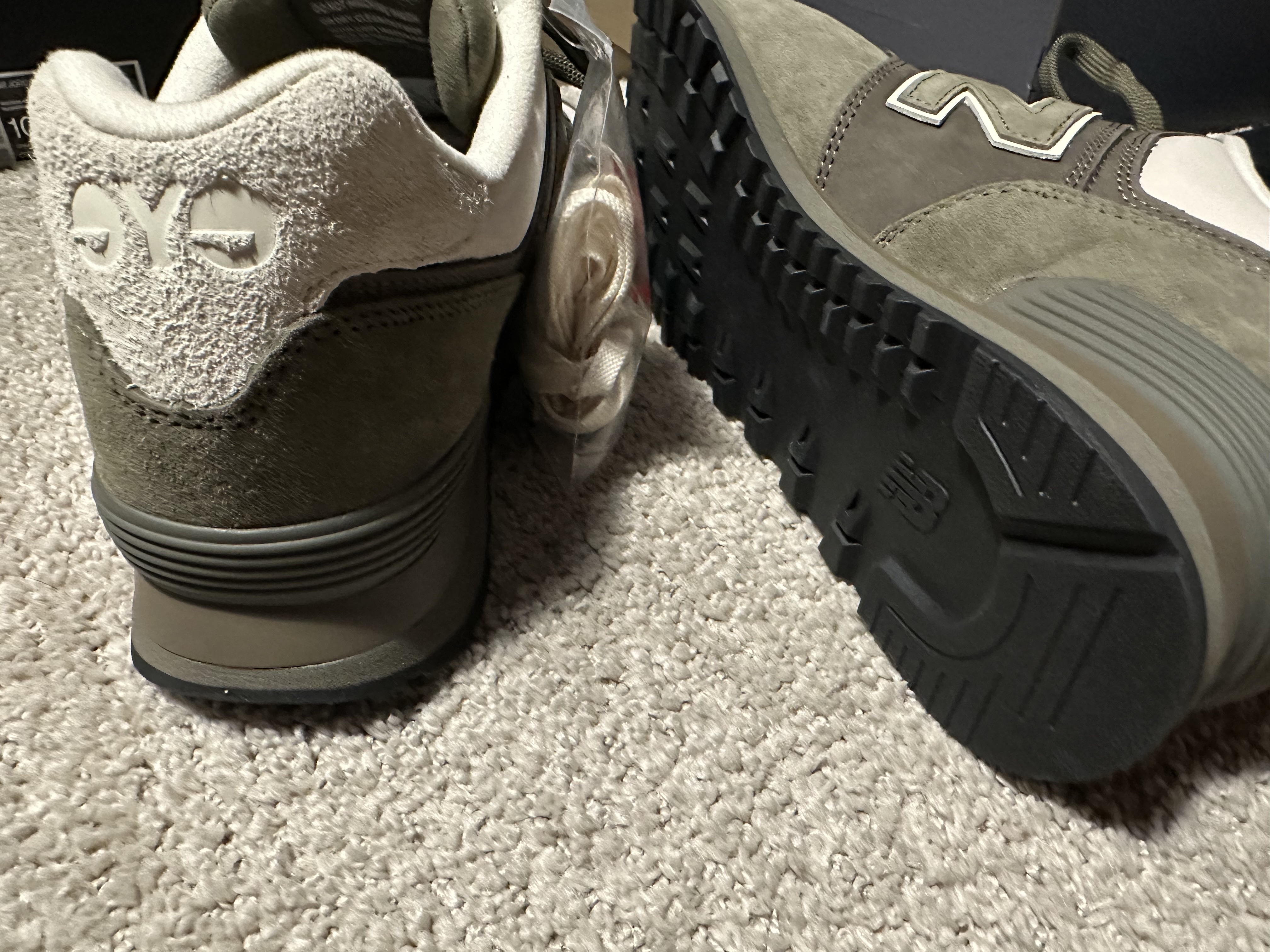 New Balance x Comme des Garcons Junya Watanabe Man 574 Suede Khaki Off White 착용 스타일 - 3