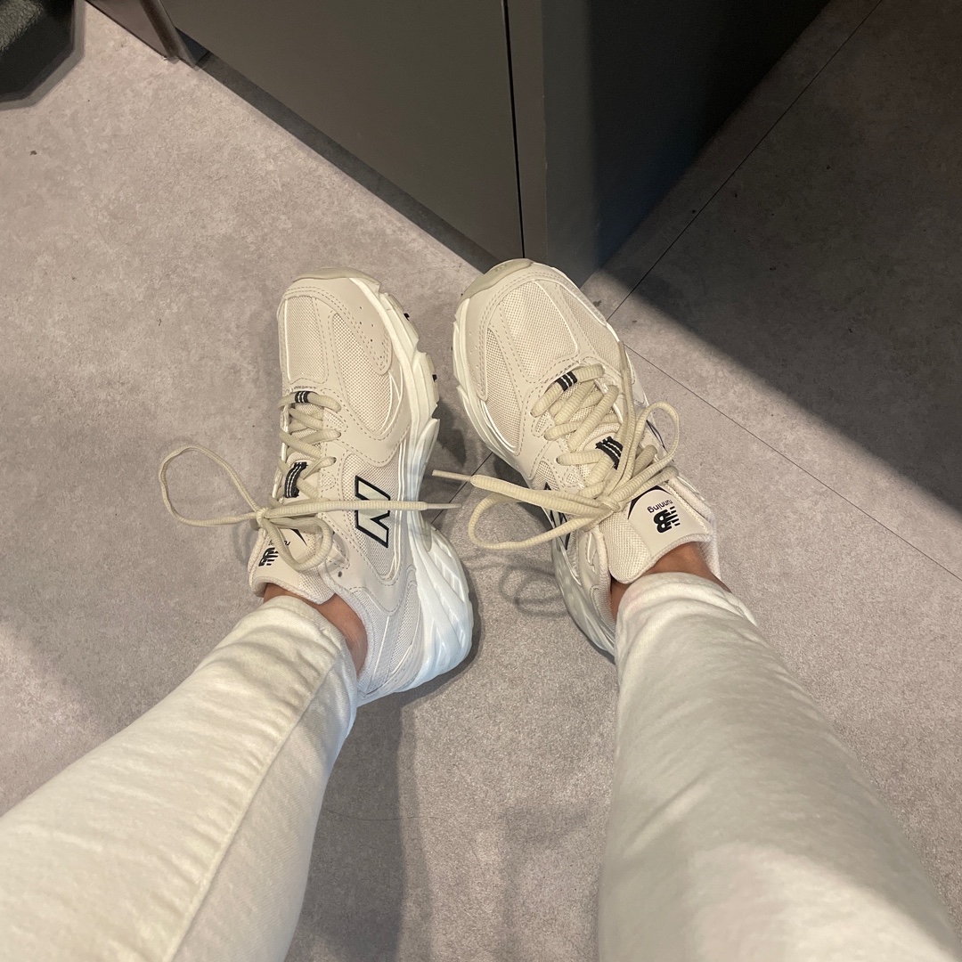 New Balance 530 Ivory 착용 스타일