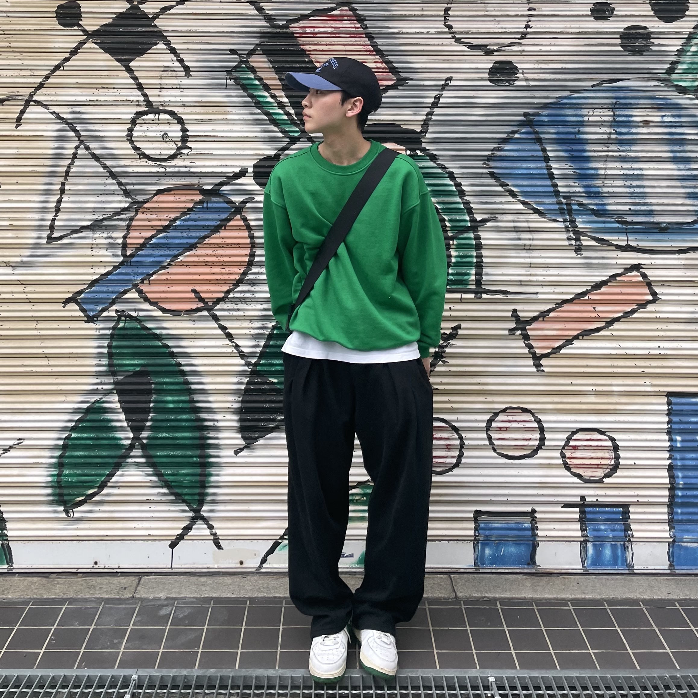 Nike Air Force 1 '07 LV8 Varsity White Pine Green 착용 스타일 - 1