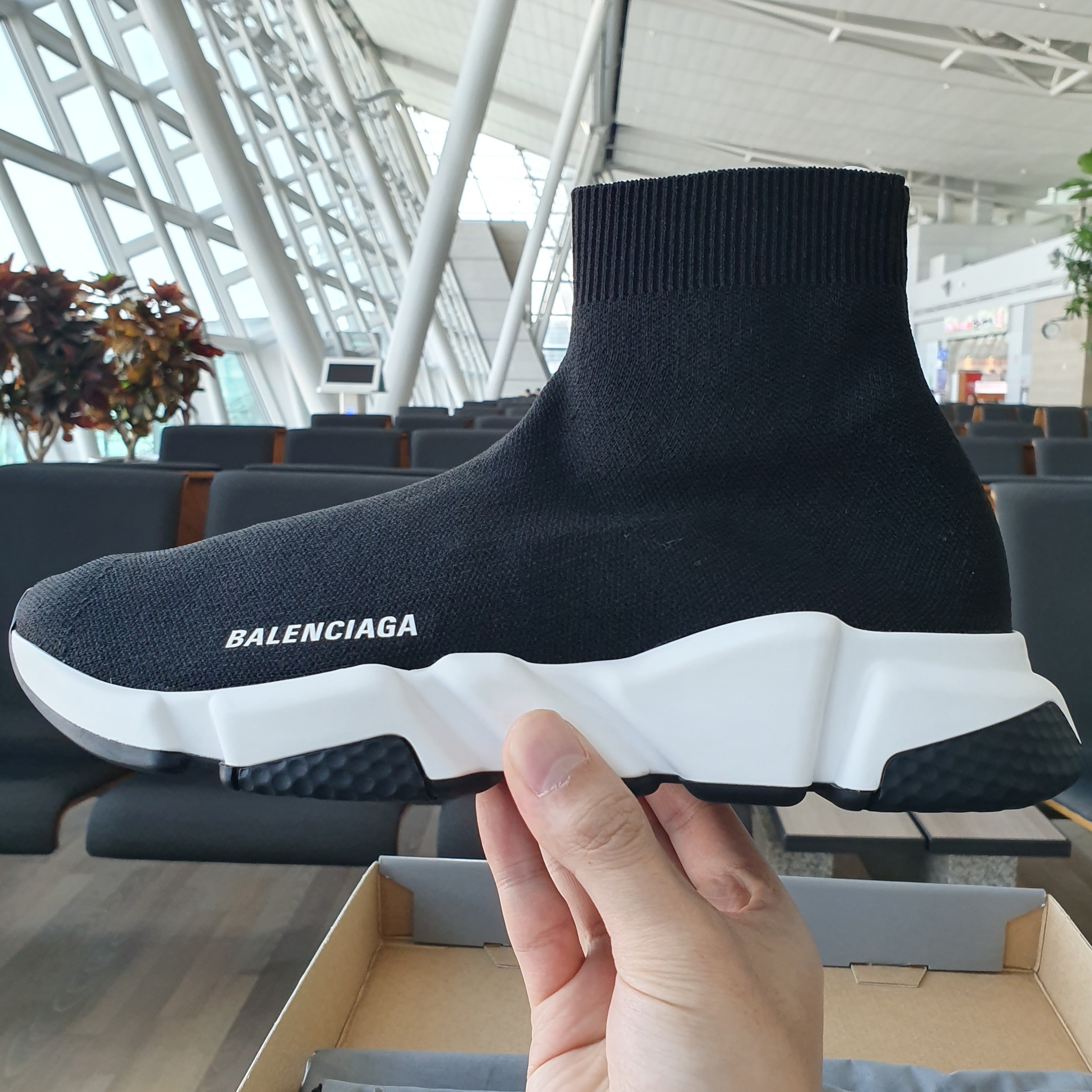 Balenciaga Speed Trainer Black White 2019 착용 스타일