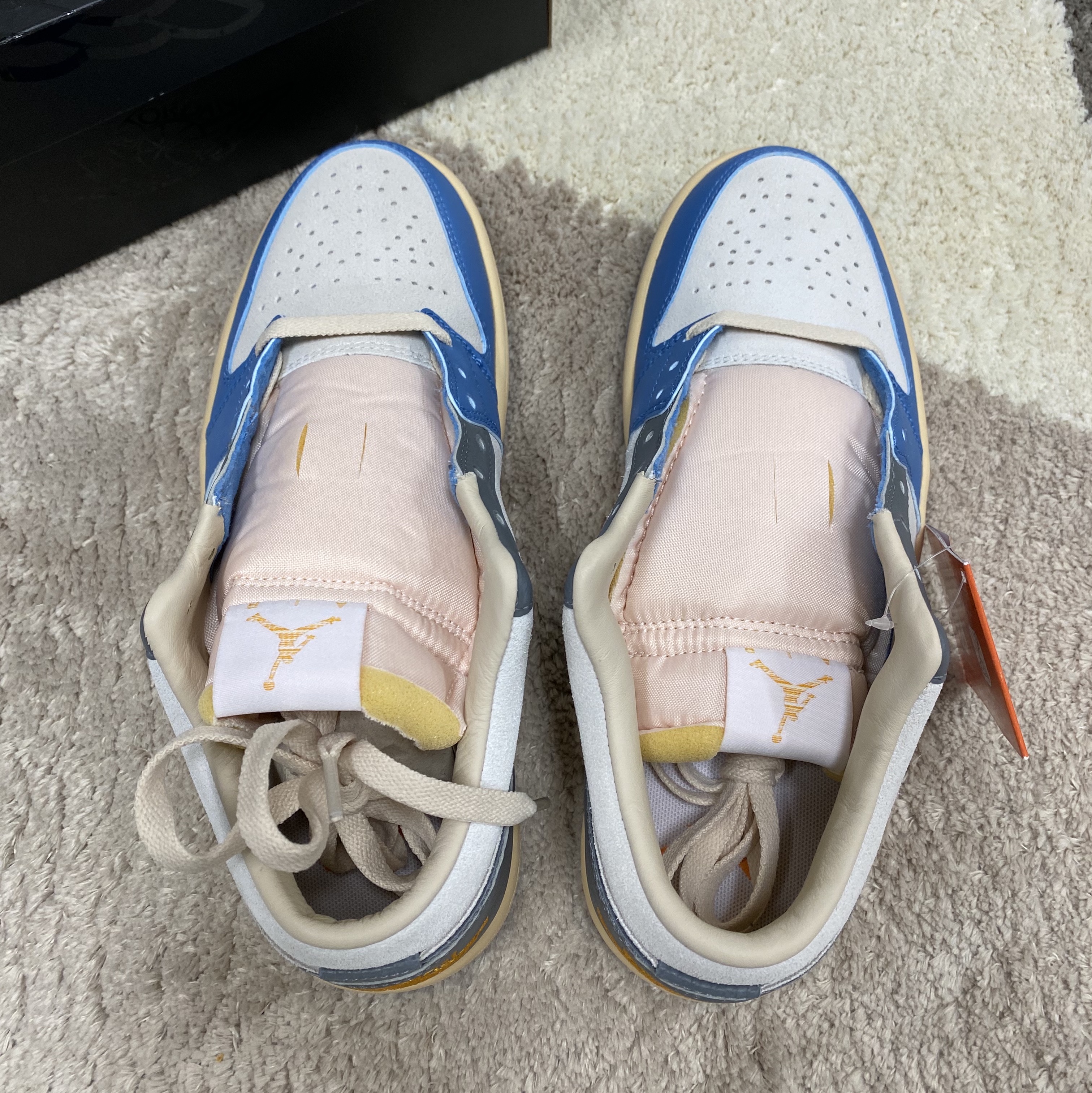 Jordan 1 Low SE Tokyo 96 착용 스타일 - 3