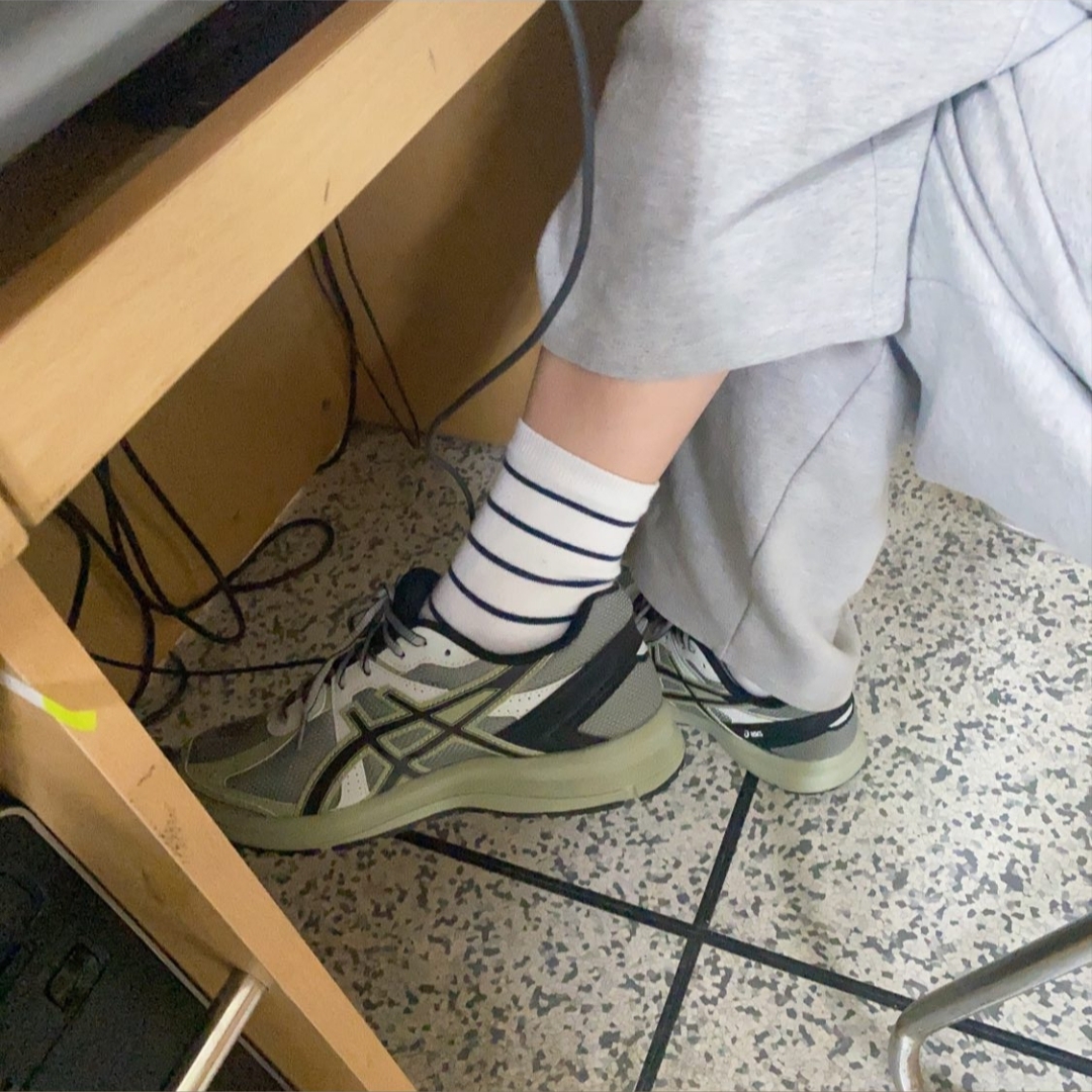Asics Jog 100 S Sheet Rock - 2E Wide 착용 스타일