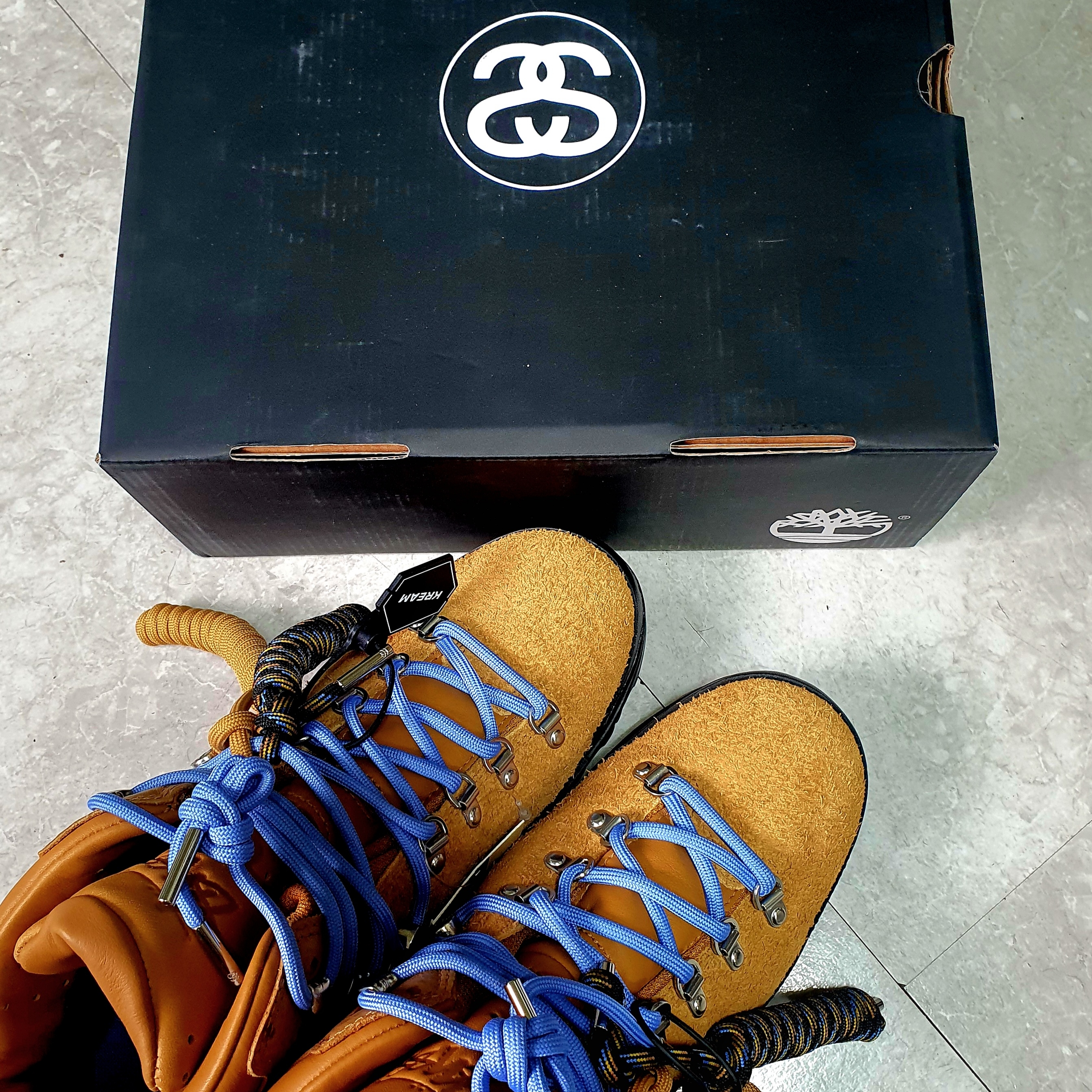 Timberland x Stussy World Hiker Boot Wheat - Medium 착용 스타일 - 1