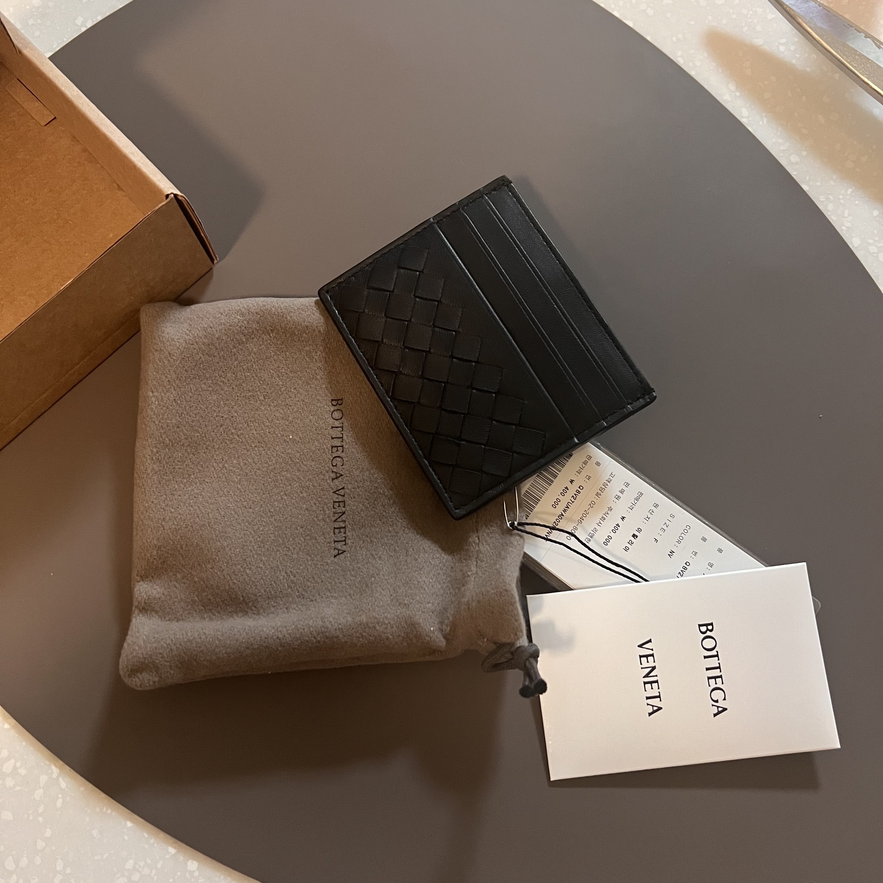 Bottega Veneta Credit Card Case Navy 착용 스타일