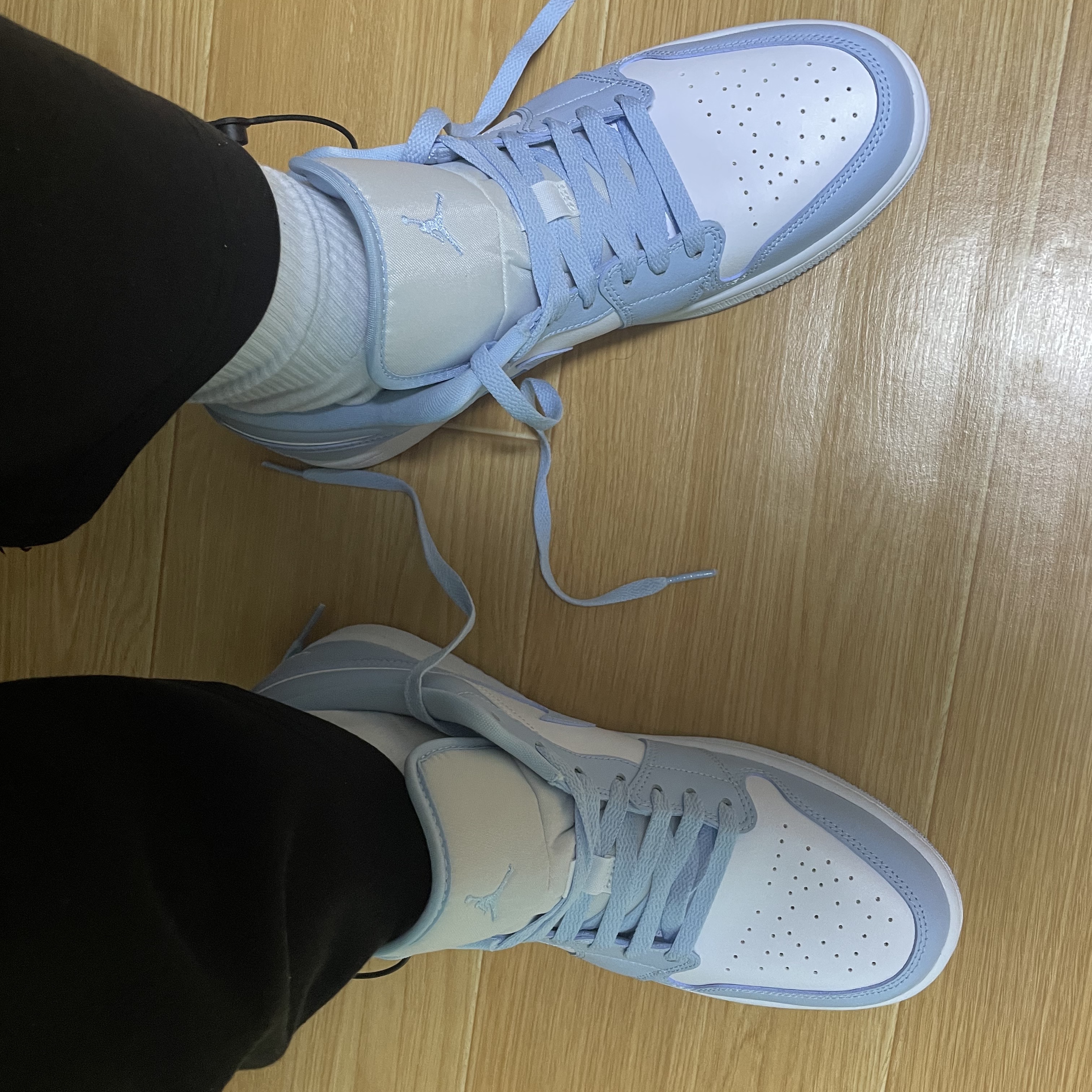 (W) Jordan 1 Low White Ice Blue 착용 스타일
