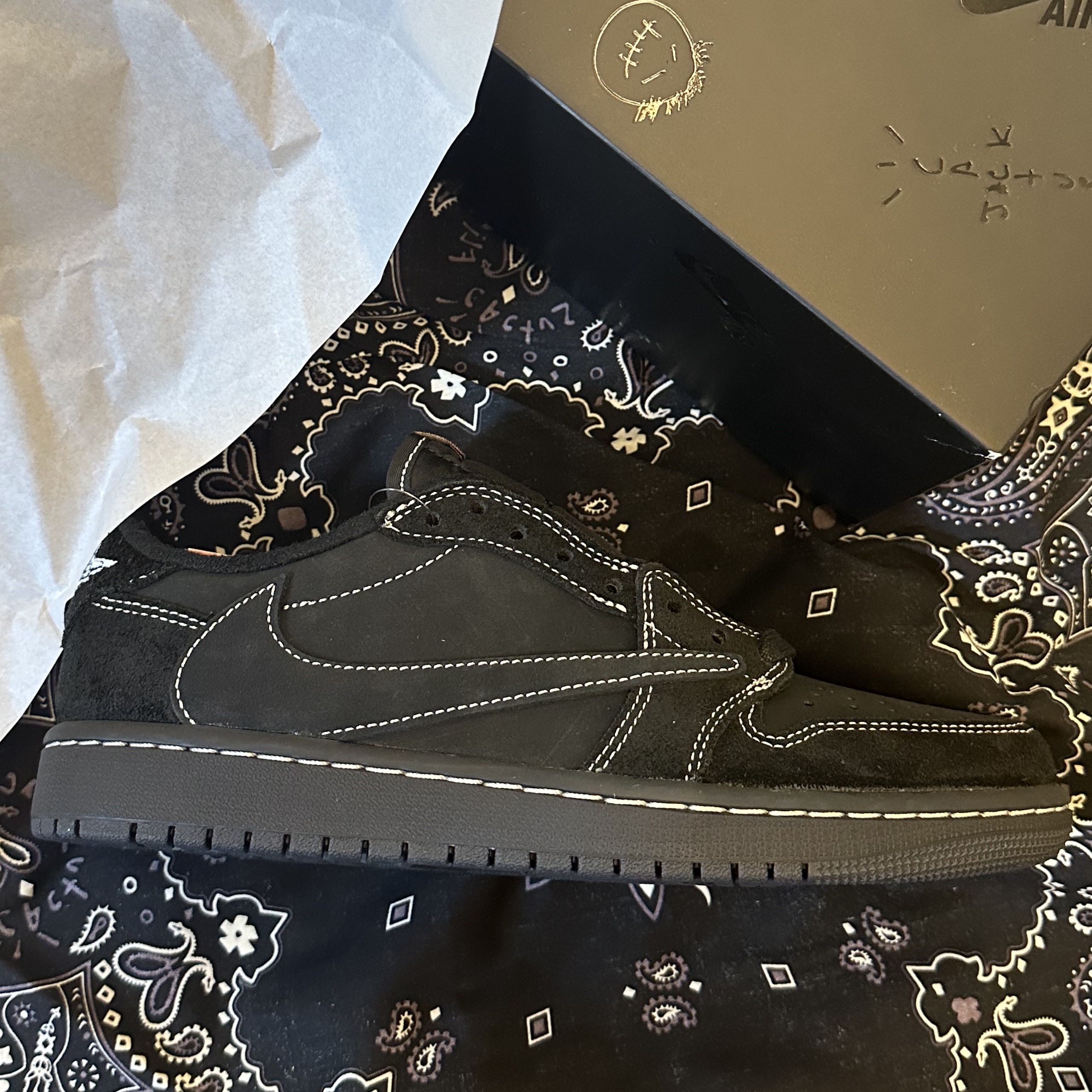 Jordan 1 x Travis Scott Retro Low OG SP Black Phantom 착용 스타일 - 1