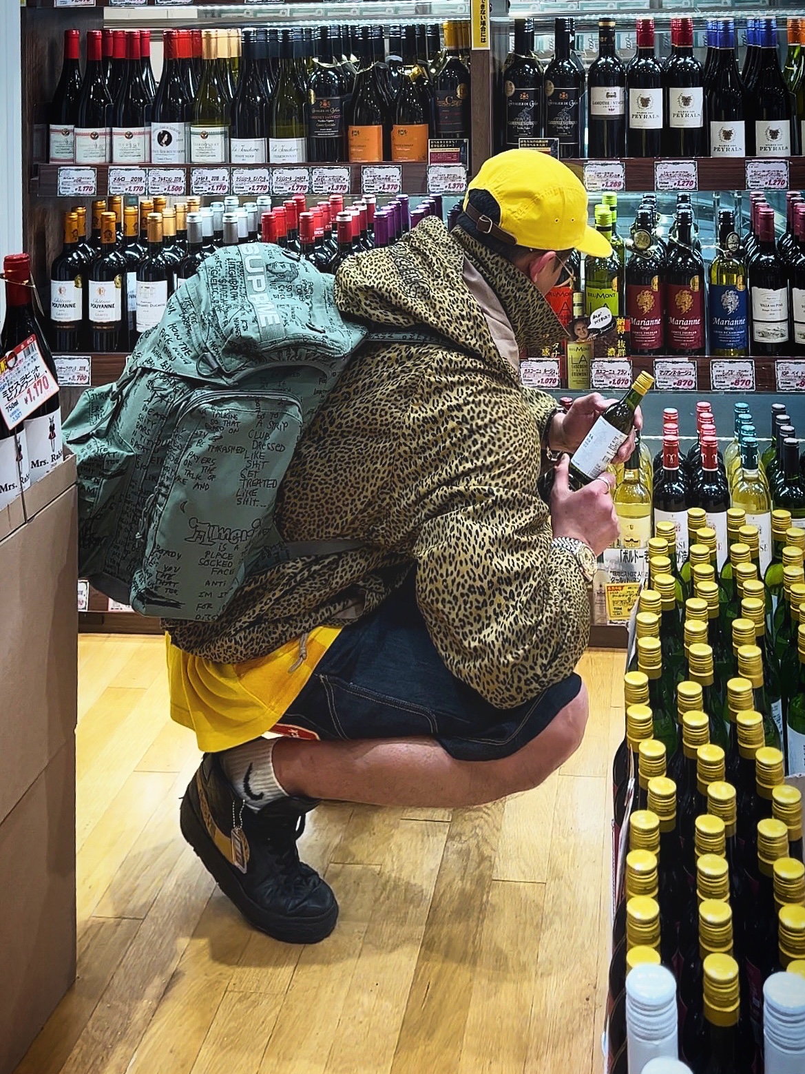 Supreme Field Backpack Olive Gonz - 23SS, Supreme x Barbour Lightweight Waxed Cotton Field Jacket Leopard - 20SS 착용 스타일 - 3