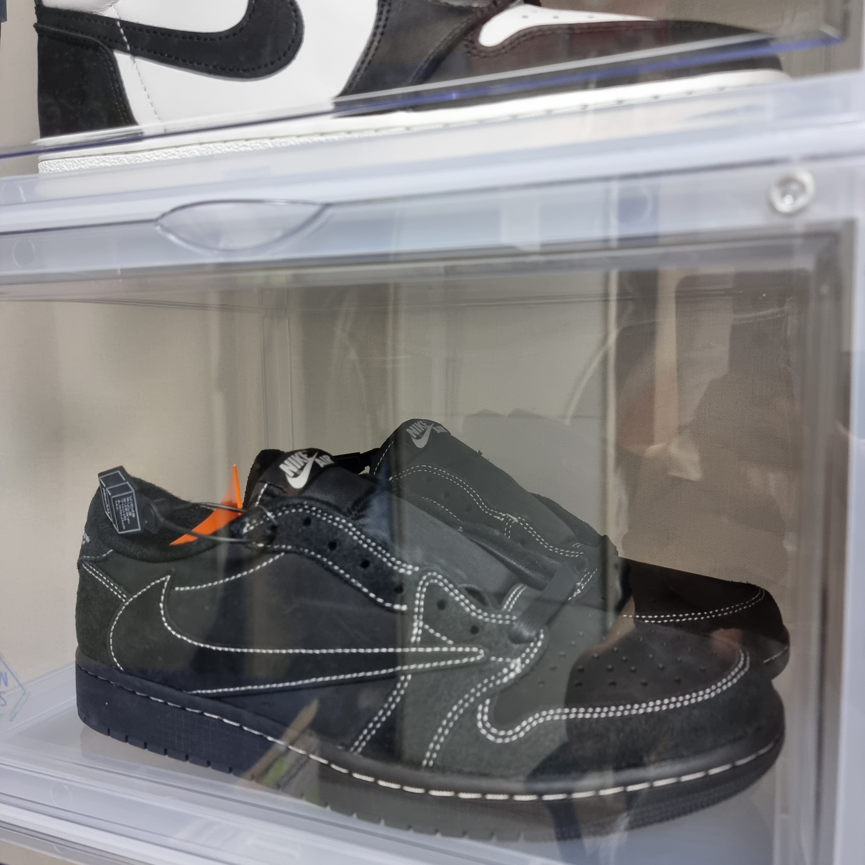 Jordan 1 x Travis Scott Retro Low OG SP Black Phantom 착용 스타일 - 2