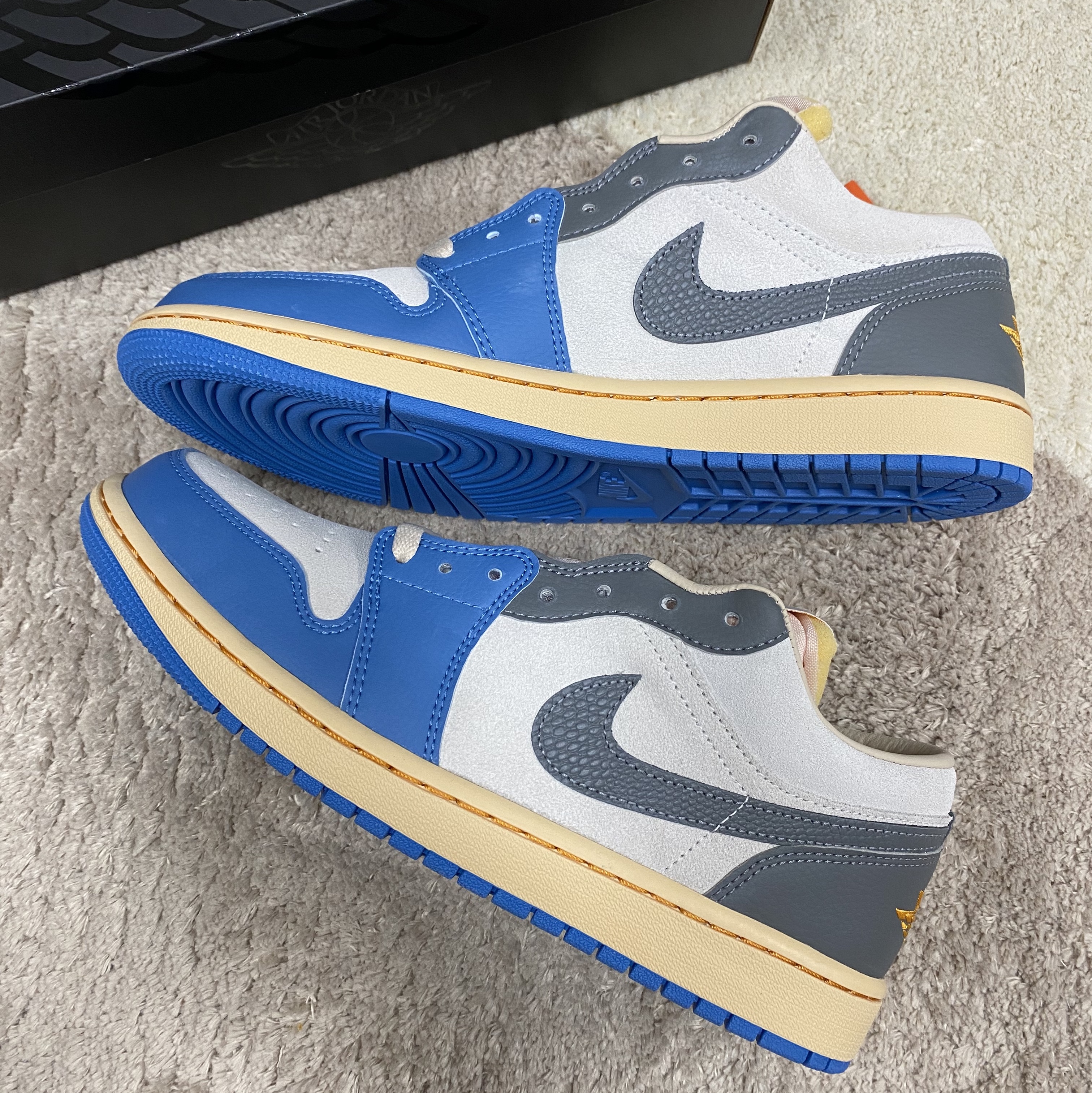Jordan 1 Low SE Tokyo 96 착용 스타일 - 2