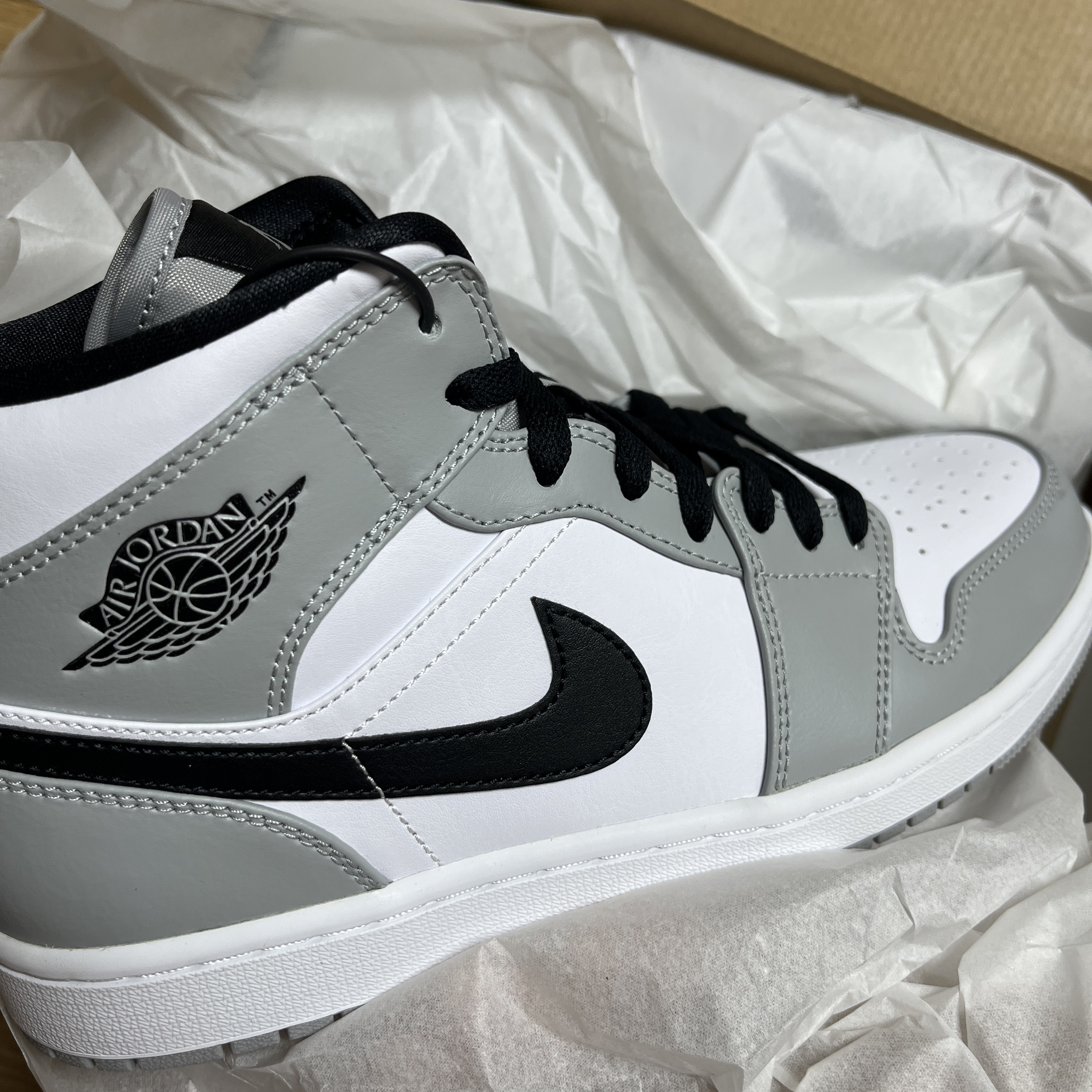 Jordan 1 Mid Light Smoke Grey 착용 스타일