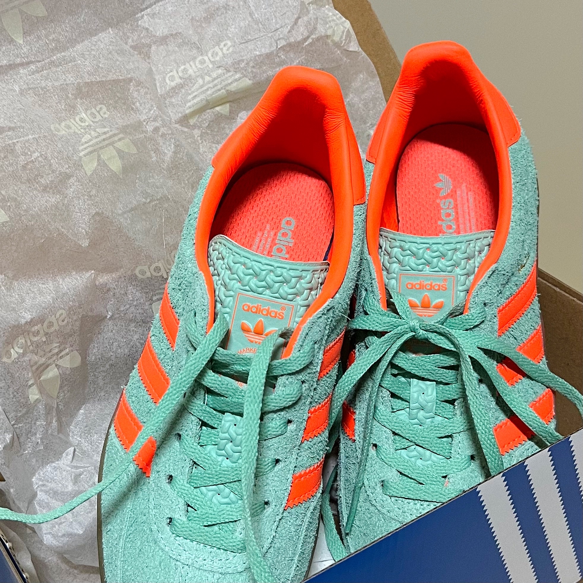 (W) Adidas Gazelle Indoor Pulse Mint Solar Orange 착용 스타일 - 2