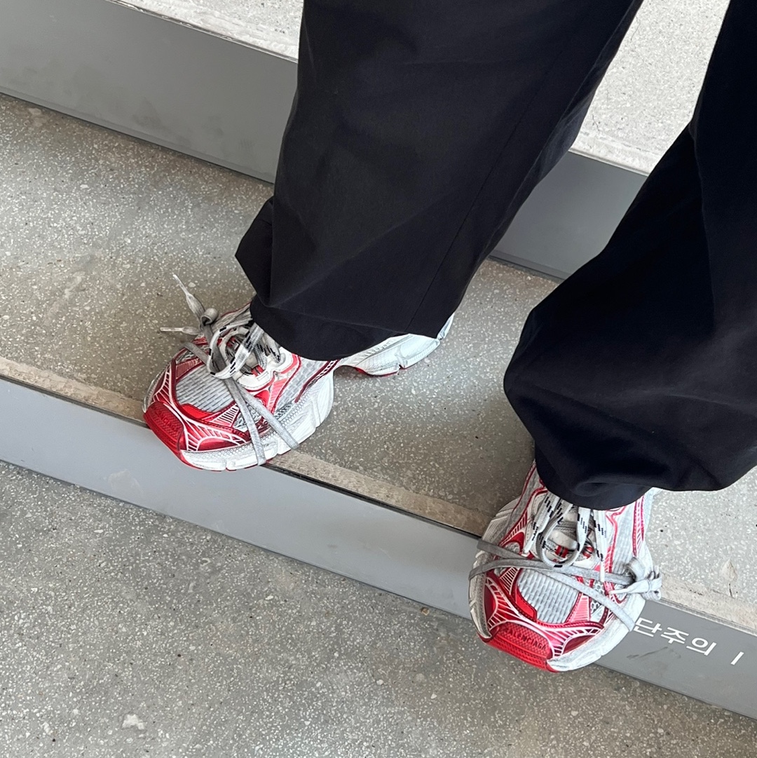 Balenciaga 3XL Sneakers White Red 착용 스타일