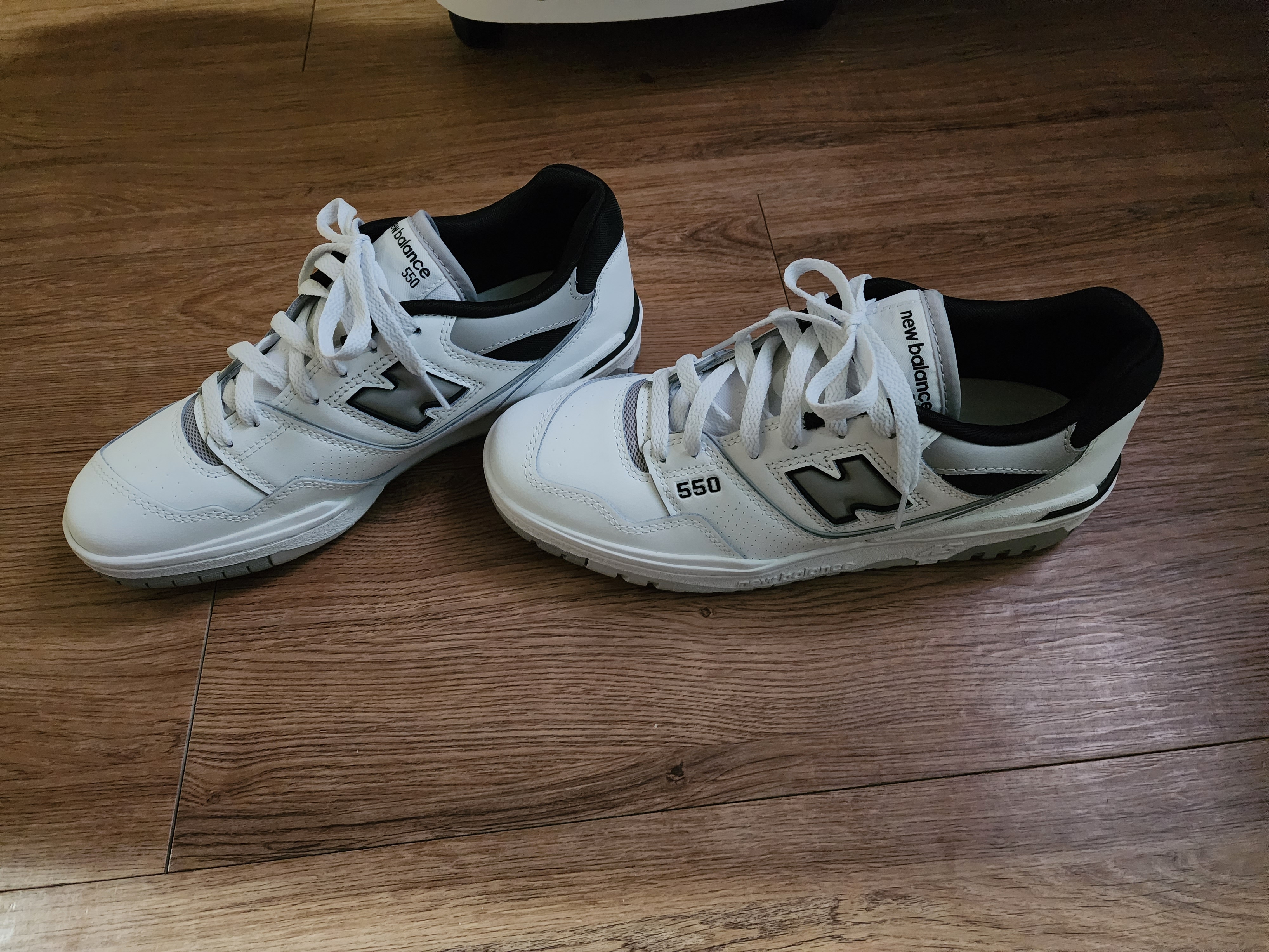 New Balance 550 White Grey - D Standard 착용 스타일
