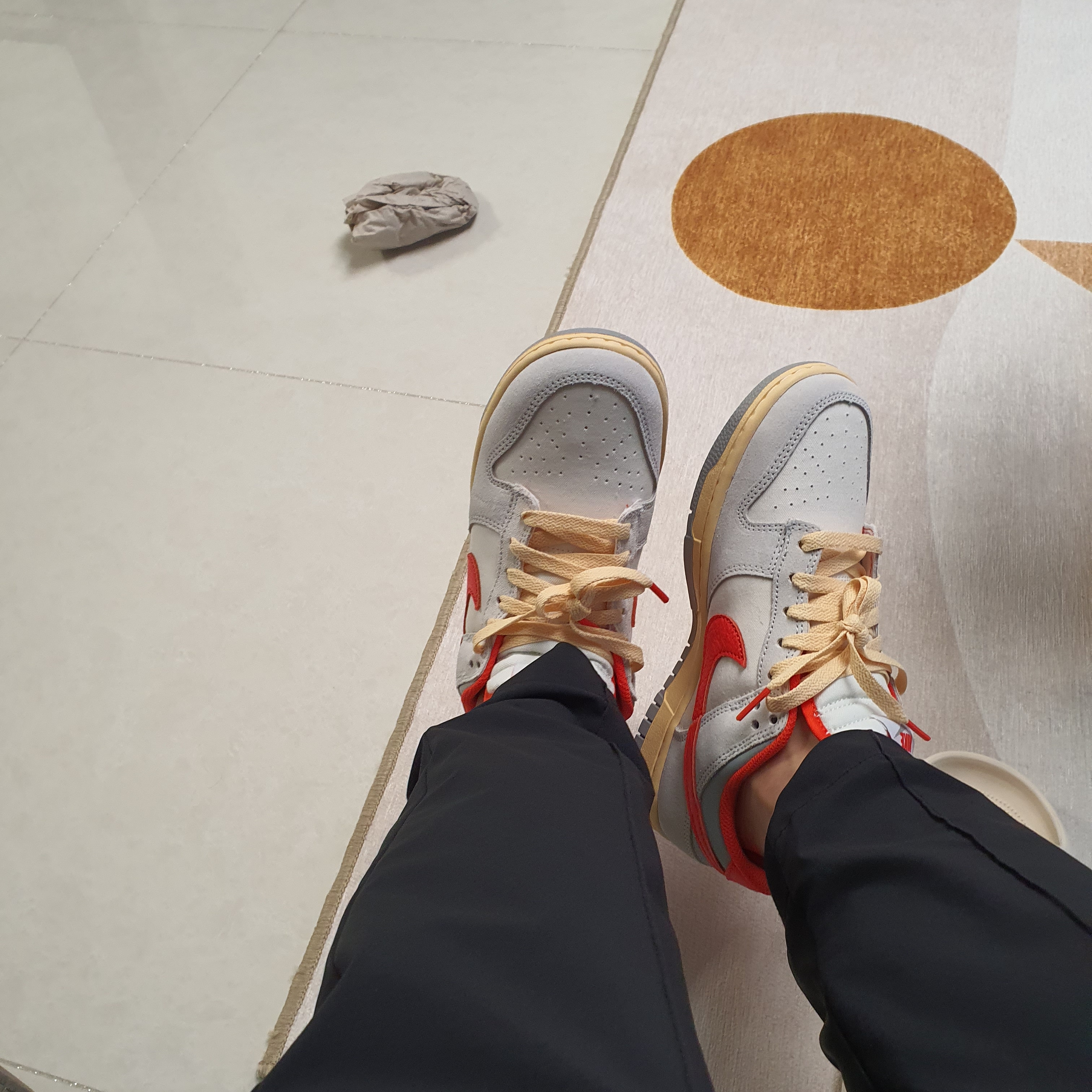 Nike Dunk Low Sail Picante Red 착용 스타일 - 1