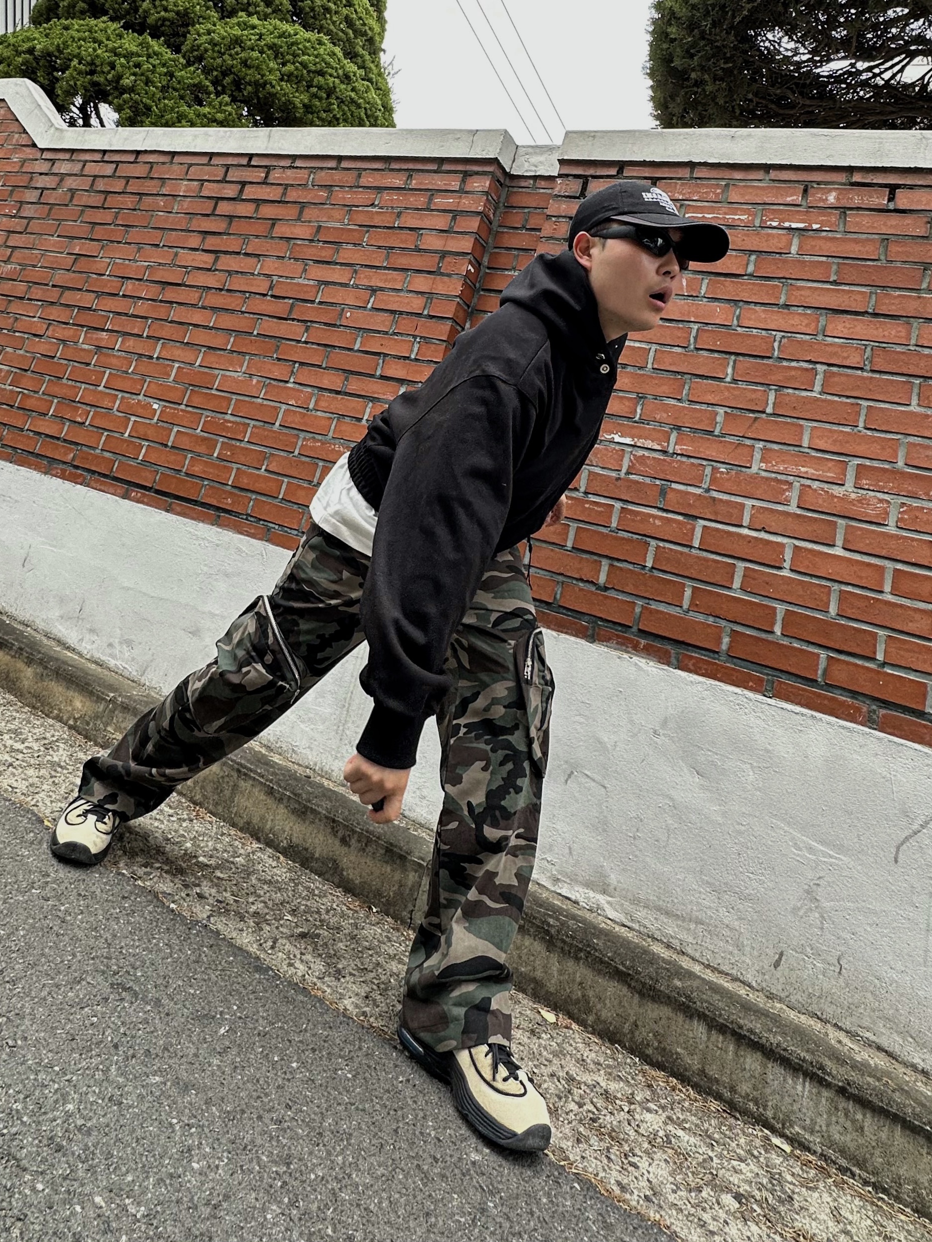 Nike x Stussy Air Penny II Rattan and Limestone 착용 스타일 - 3